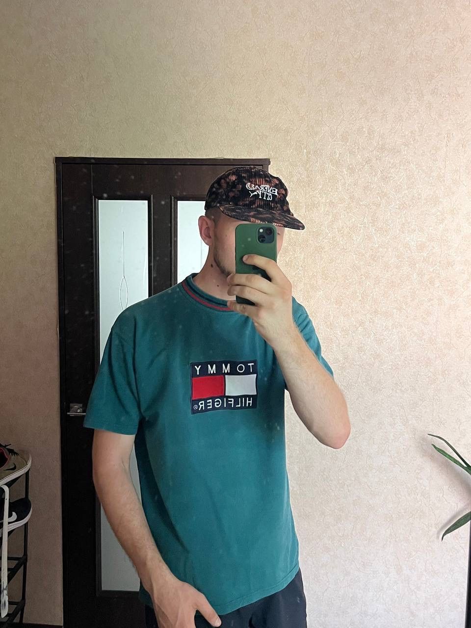 Tommy Hilfiger × Vintage Vintage Tommy Hilfiger style Tshirt faded green minimalistic Size US L / EU 52-54 / 3 - 6 Thumbnail