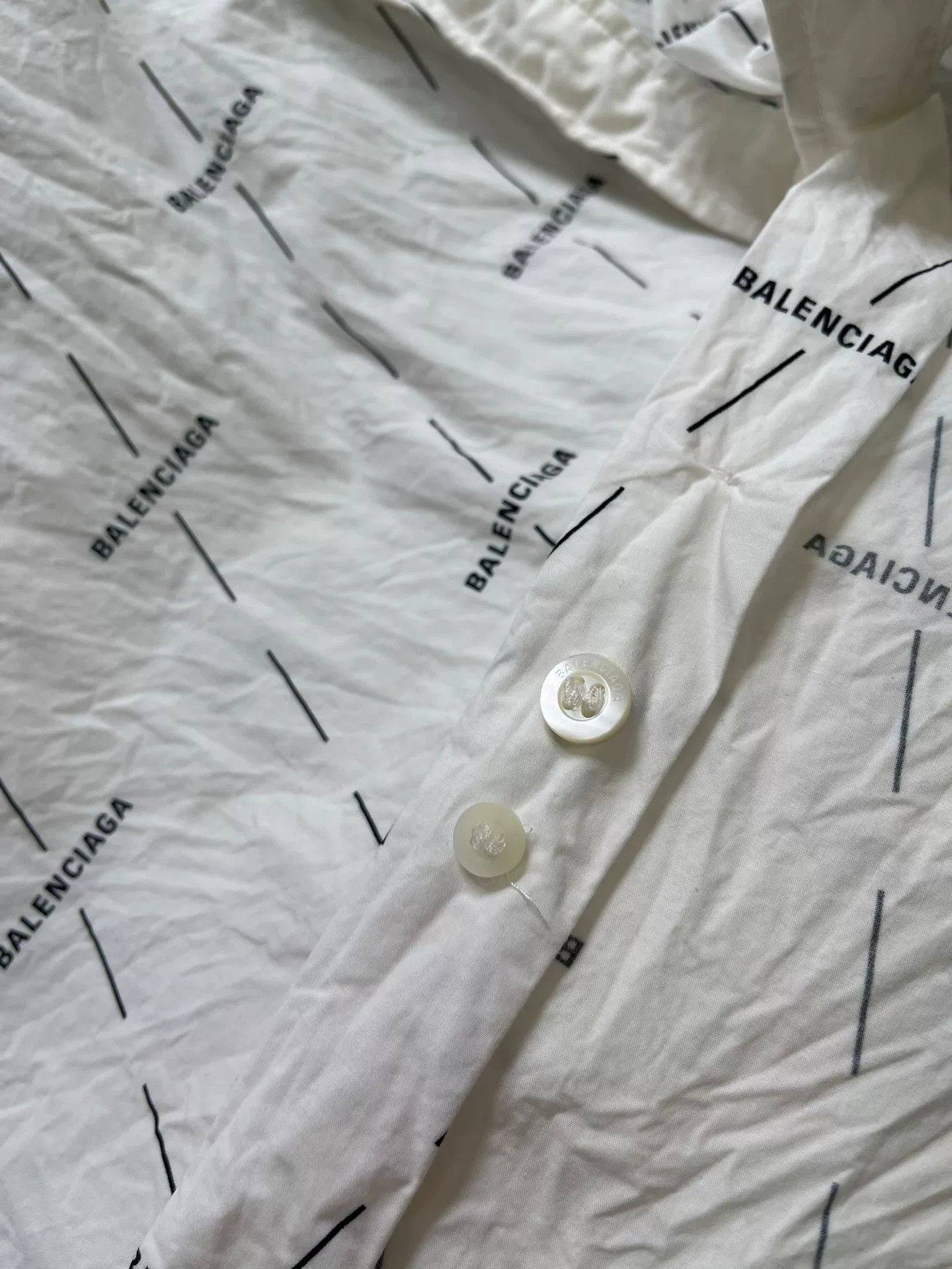 Balenciaga Balenciaga White Button-Up Shirt Size 43 Size US L / EU 52-54 / 3 - 6 Thumbnail