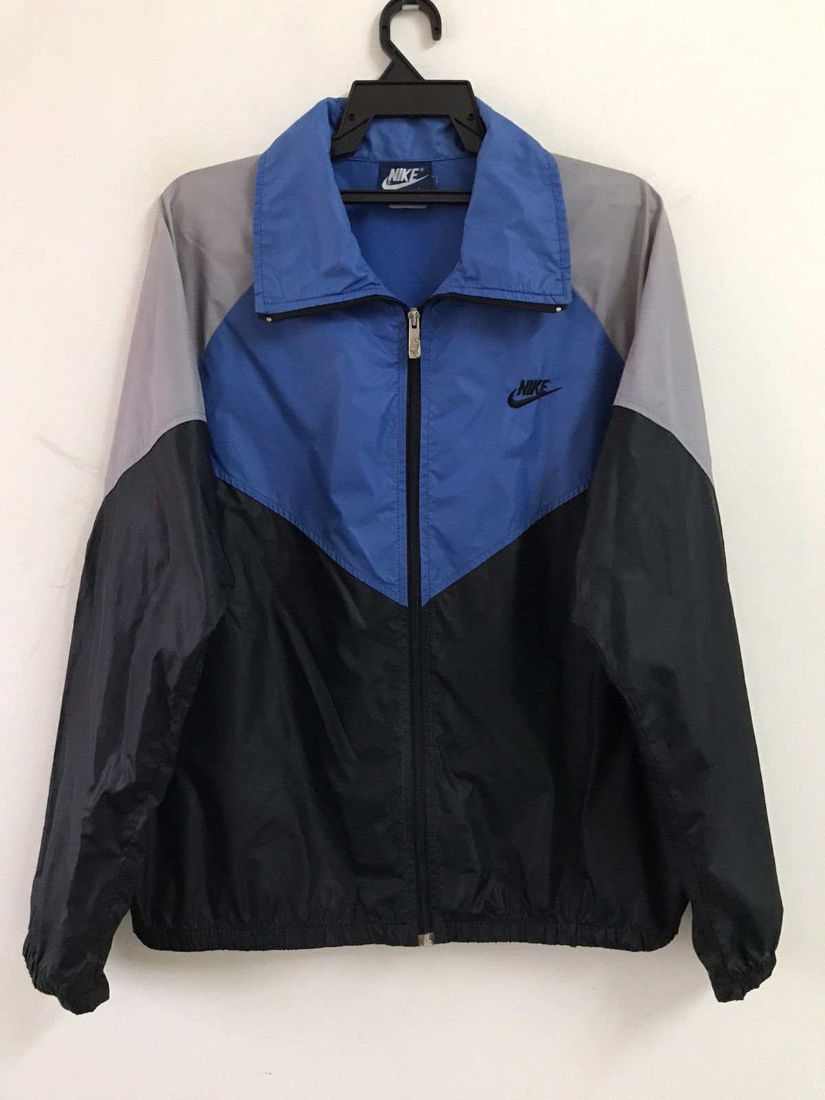 Nike × Vintage 90s Nike Embroidery Logo Windbreaker Jacket Size US L / EU 52-54 / 3 - 1 Thumbnail