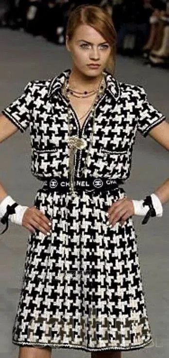 Chanel Chanel Vintage Women's Suit. Size XS / US 0-2 / IT 36-38 - 1 Thumbnail