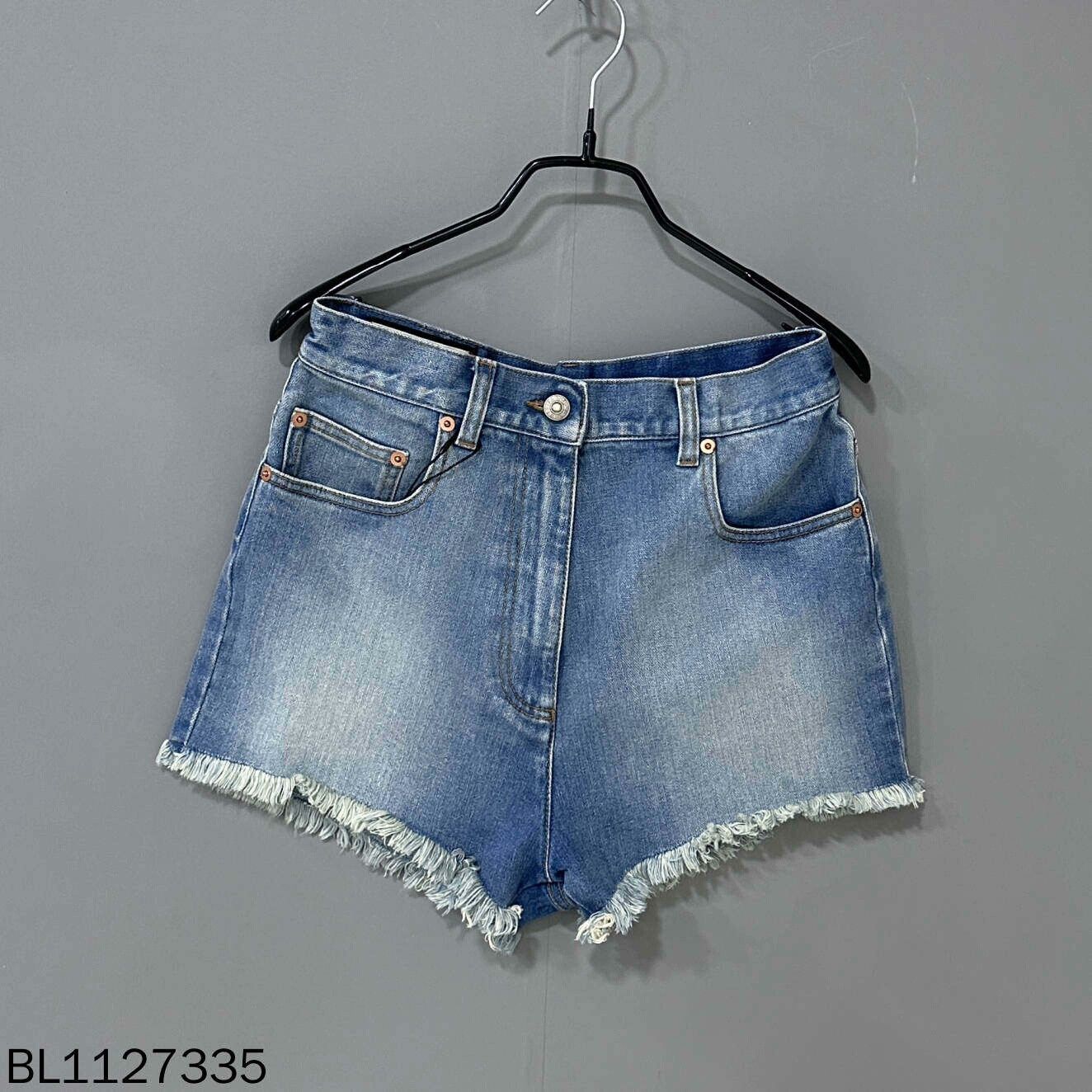 Gucci Gucci Apple Logo Denim Shorts Size 27" / US 4 / IT 40 - 1 Thumbnail
