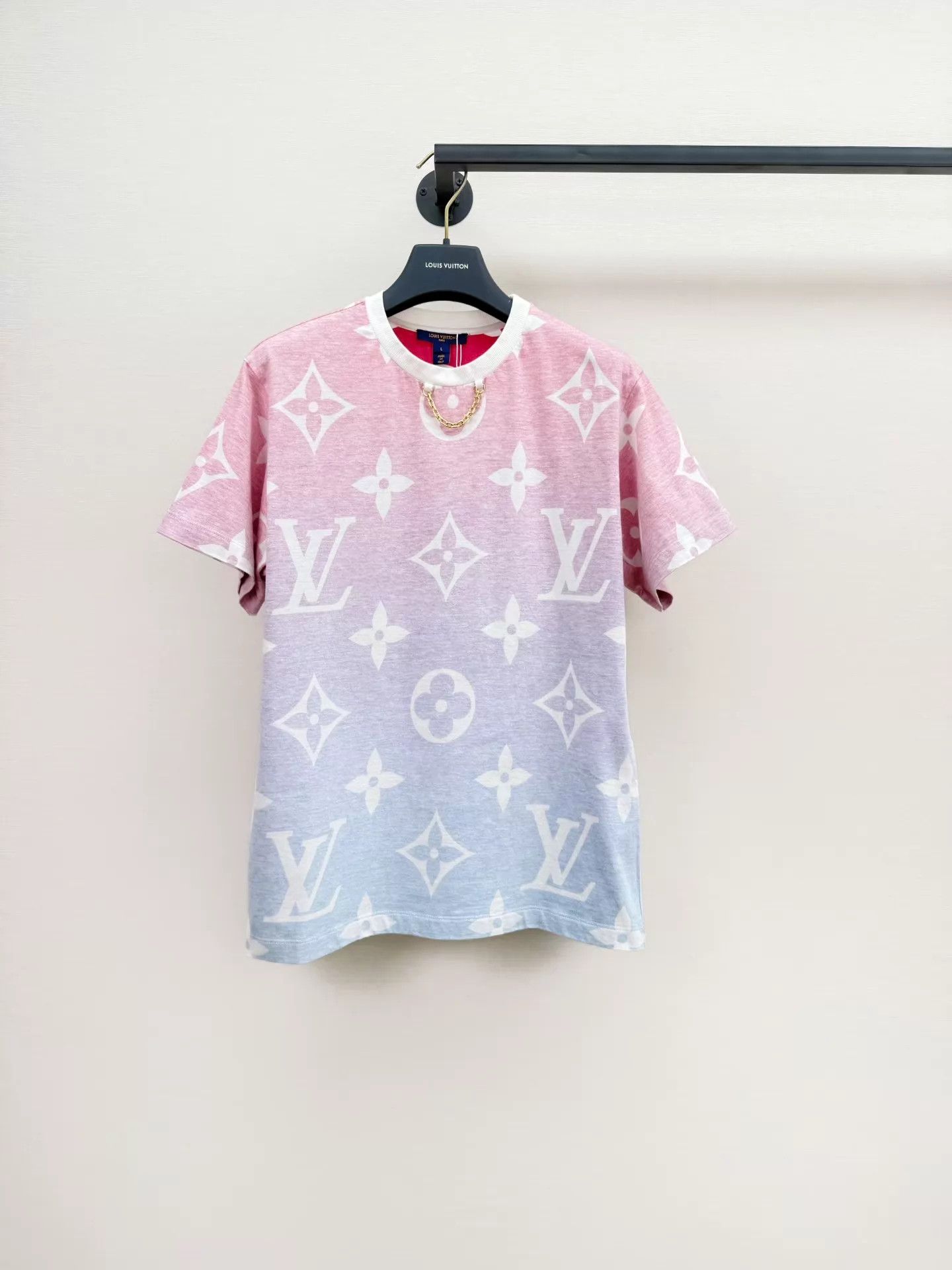 Louis Vuitton LV Gradient All Over Print SS Tee L (worn once) Size L / US 10 / IT 46 - 1 Thumbnail