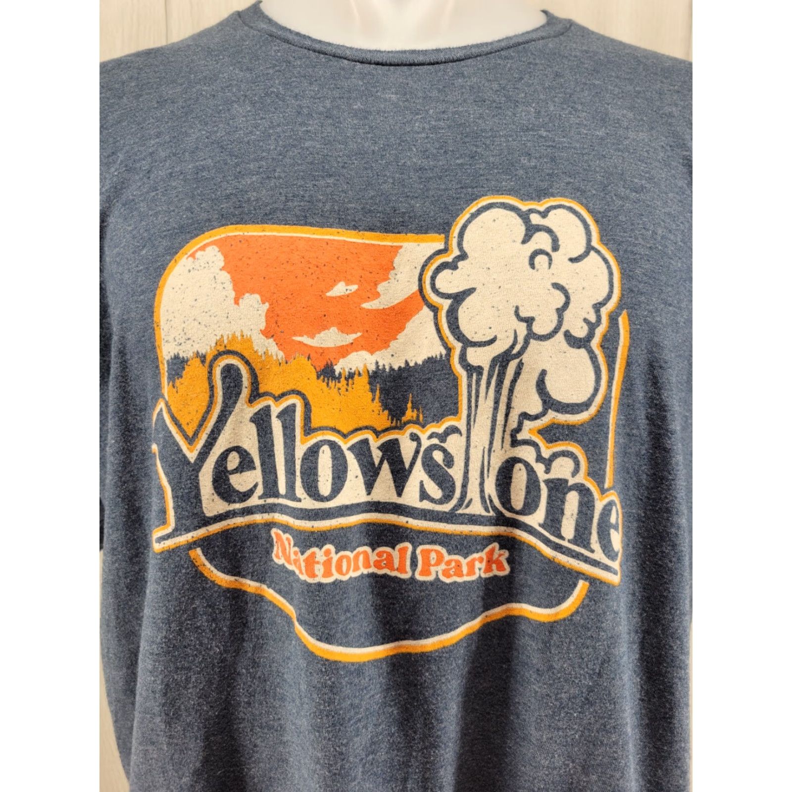Vintage Mens Zip XL Yellowstone National Park Old Faithful geyser T-Shirt Blue Size US XL / EU 56 / 4 - 2 Thumbnail