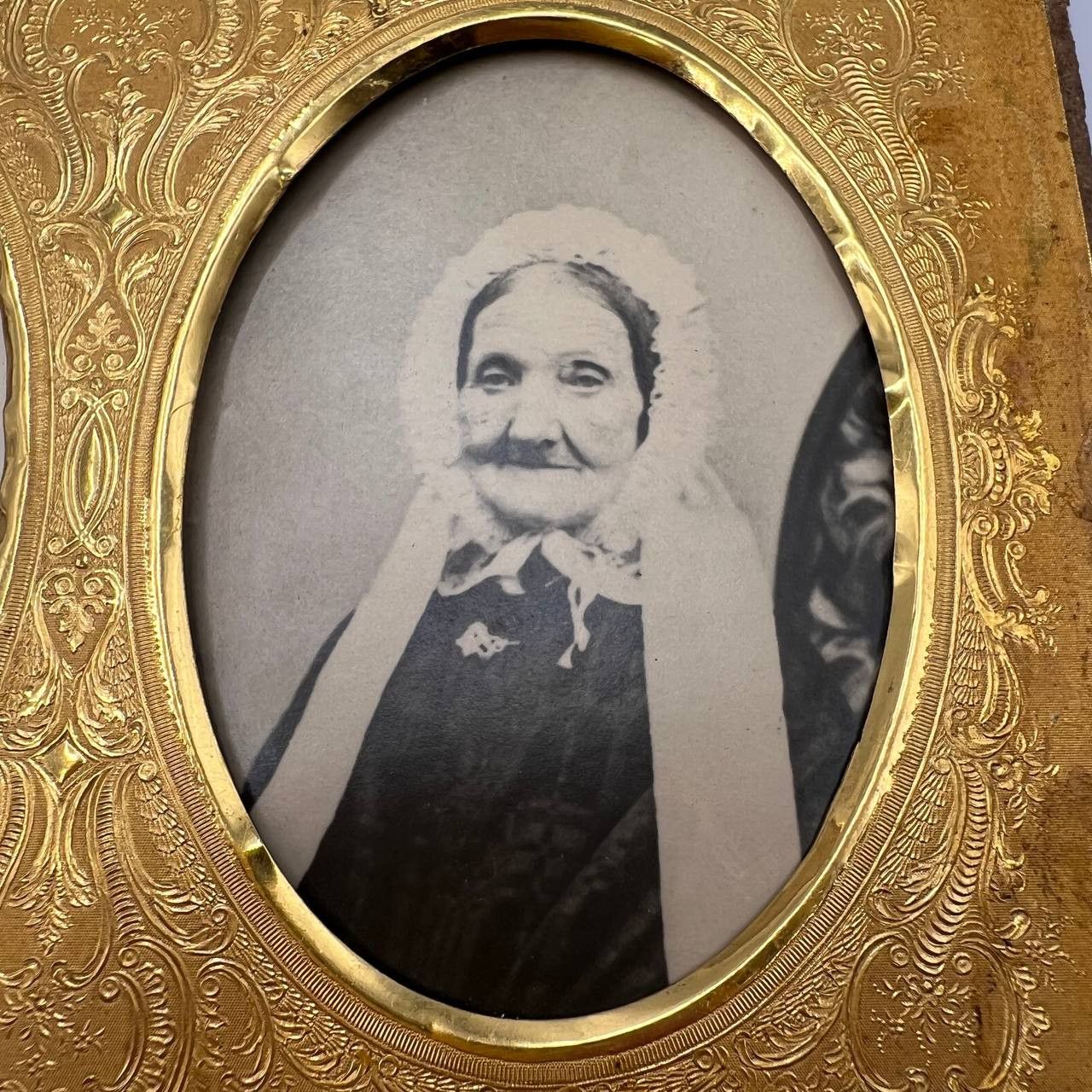 Other Antique Victorian Style Photo Gilded Metal Portrait Frame Size ONE SIZE - 3 Thumbnail