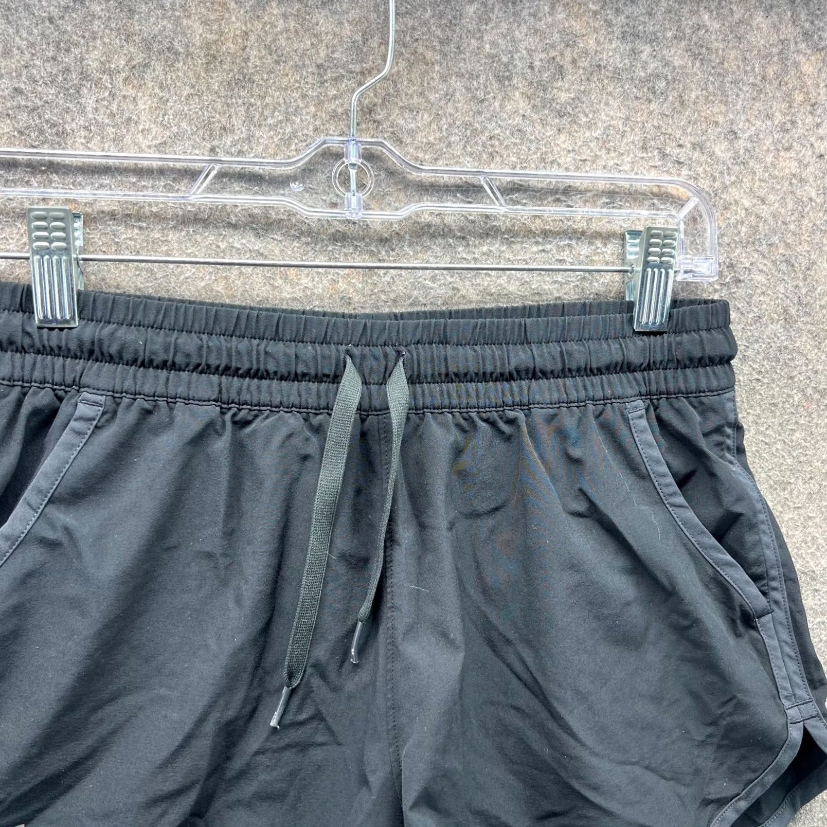 Under Armour Under Armour Shorts Womens XS Grey HeatGear Pockets Running Athletic Grey UA Training Short XS Womens Graphics Pockets Size 26" / US 2 / IT 38 - 7 Thumbnail