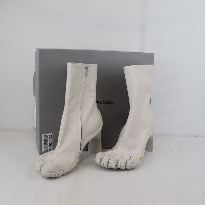 Balenciaga o1rshd1 Soft Leather Heeled Toe Boots in Chalky White Size US 8 / IT 38 - 13 Thumbnail