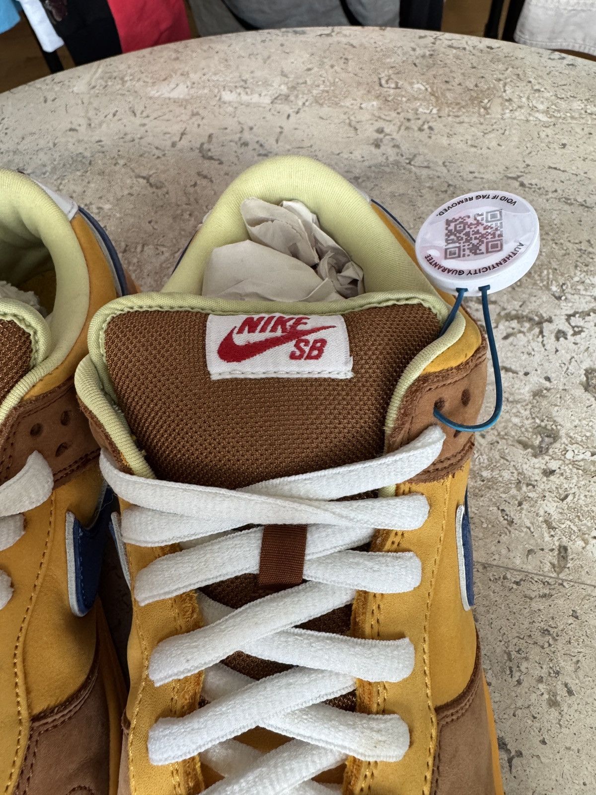Nike SB Nike SB Dunk Low Newcastle Brown Ale Size US 10.5 / EU 43-44 - 7 Thumbnail
