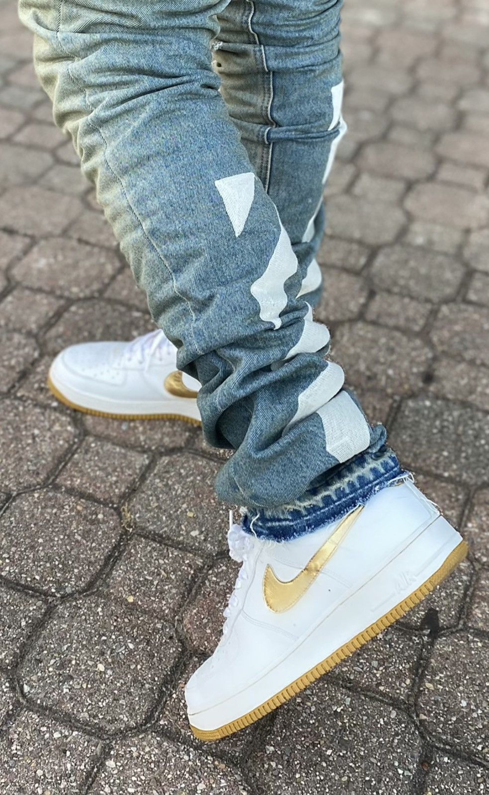 Nike Nike Air Force 1 White / Gold Size US 11.5 / EU 44-45 - 2 Thumbnail
