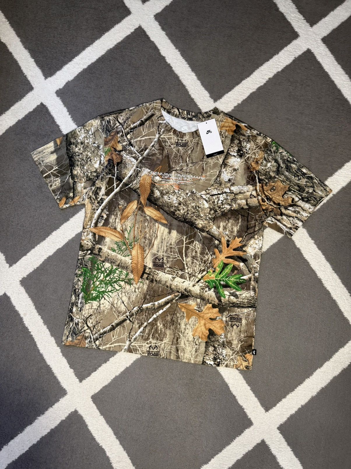 Nike Nike SB Realtree Camo All Over Print Loose Fit T-shirt Size US M / EU 48-50 / 2 - 3 Thumbnail