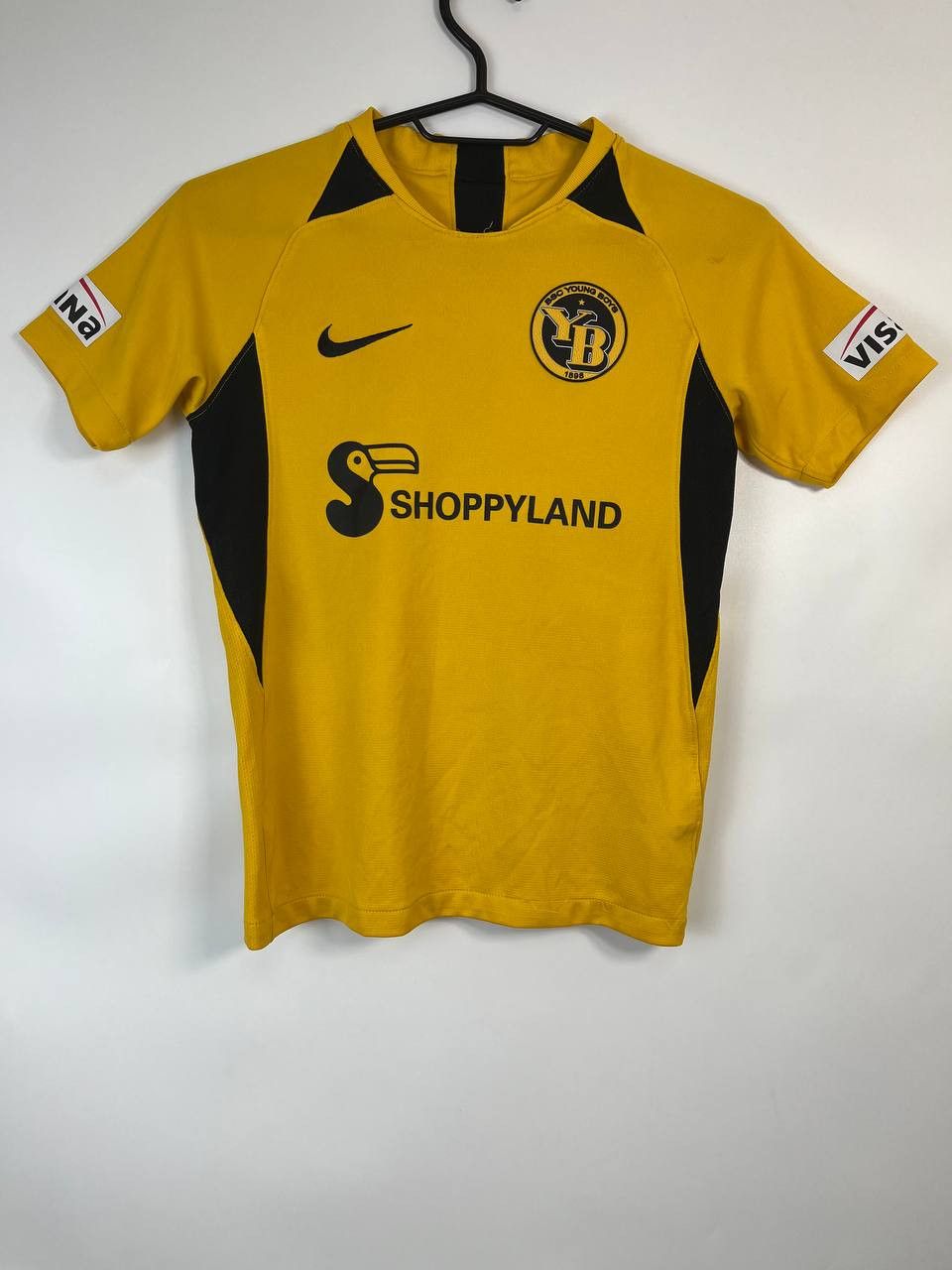 Nike YOUNG BOYS BERN NIKE AWAY SHIRT NOÉ #10 SIZE XS Size US XS / EU 42 / 0 - 1 Thumbnail