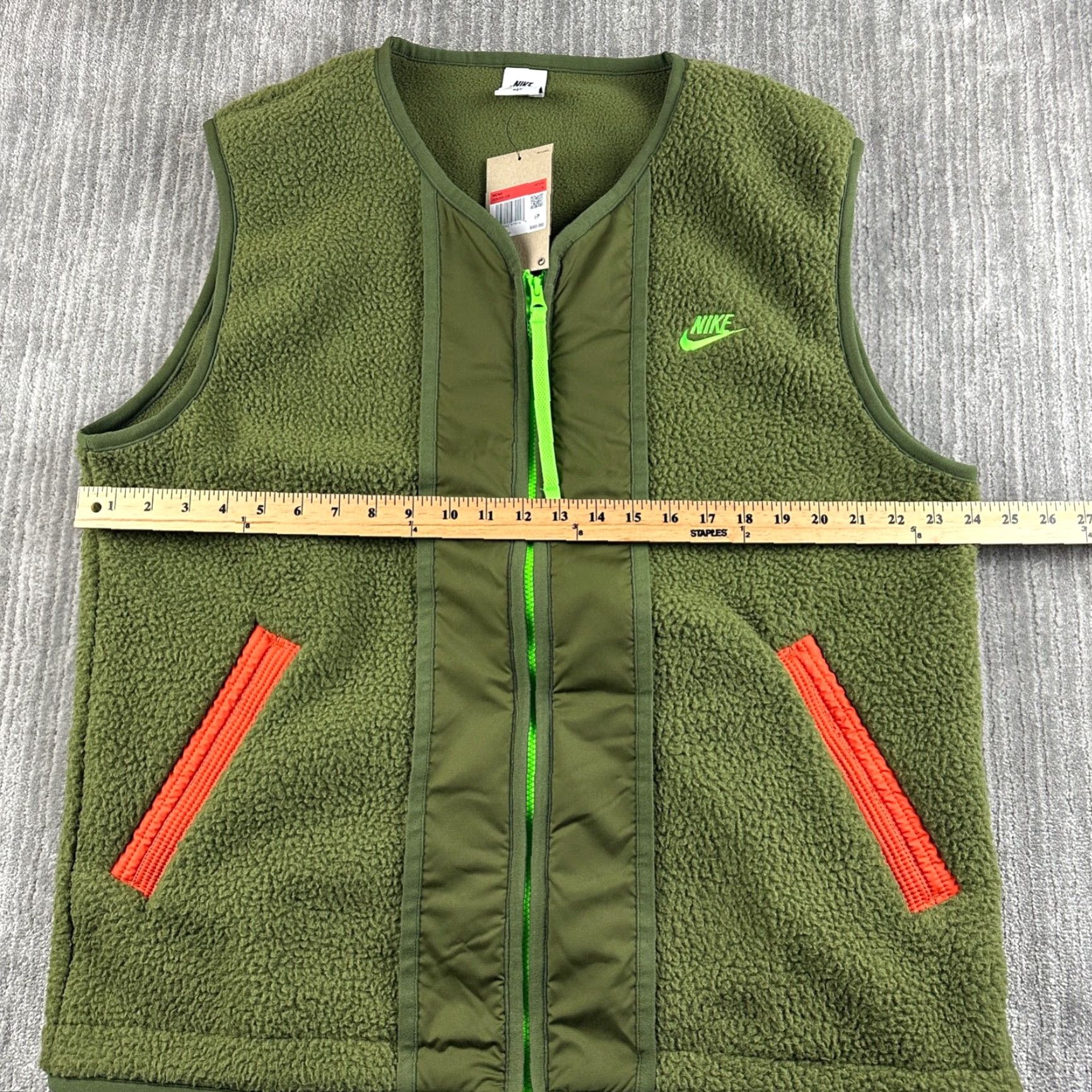 Nike Nike Sportswear Vest Mens L Green Fleece Pockets Logo Activewear Sleeveless Mid-Length Solid Sport Essentials High-Pile DD5025 Size US L / EU 52-54 / 3 - 6 Thumbnail