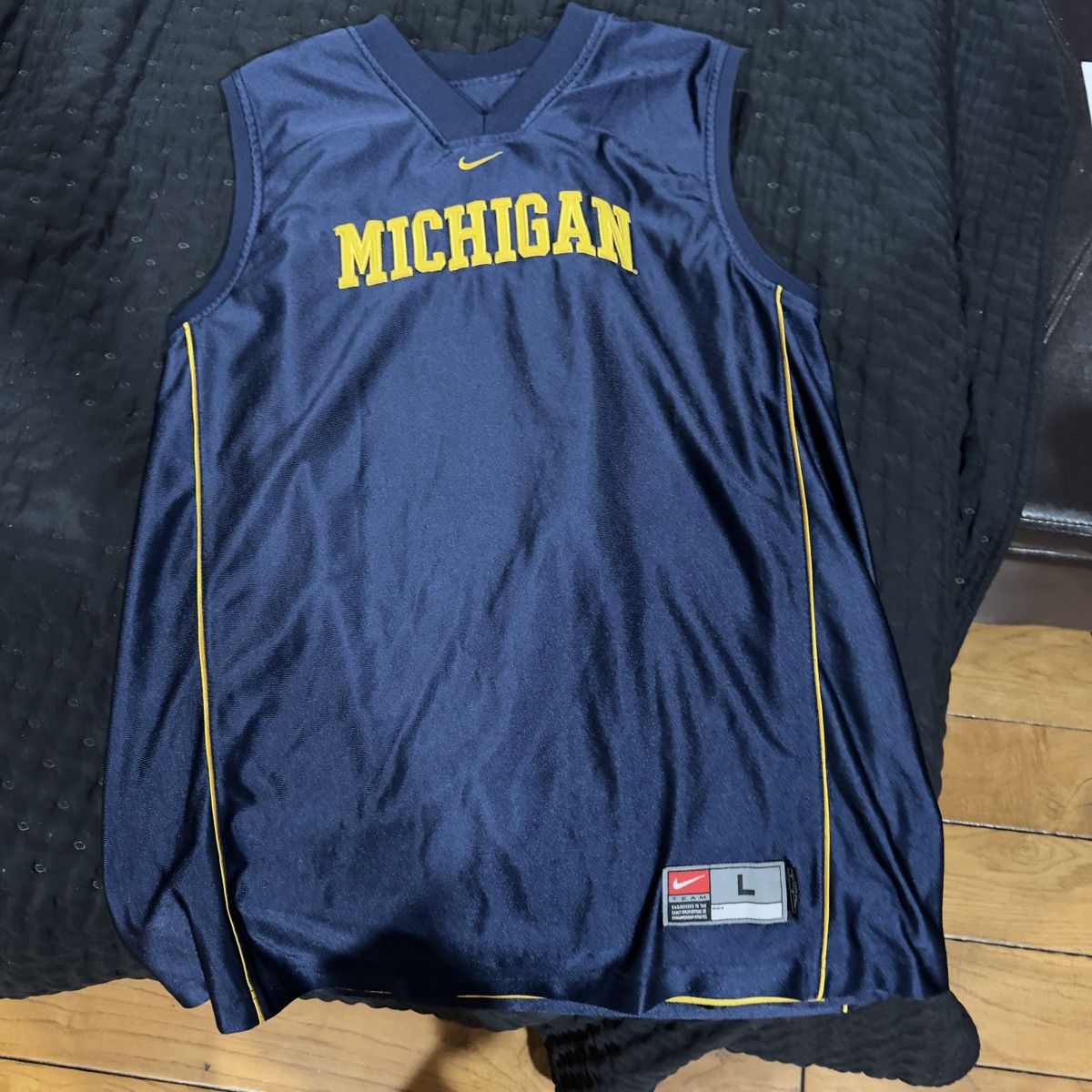 Nike Nike Rare Vintage Reversible Michigan Basketball Jersey Size US L / EU 52-54 / 3 - 1 Preview