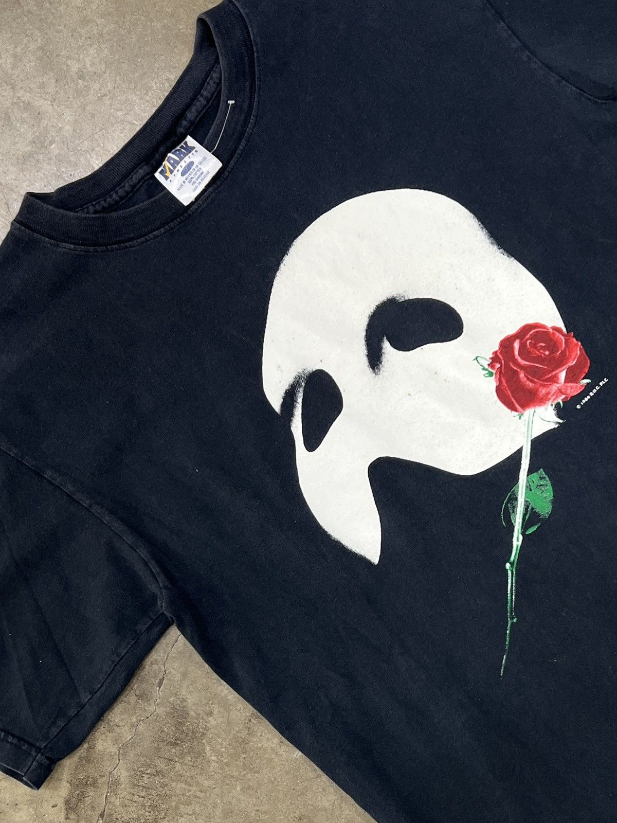 Vintage Vintage 90s Phantom Of The Opera Play Mask Rose Tee Large Size US L / EU 52-54 / 3 - 1 Thumbnail