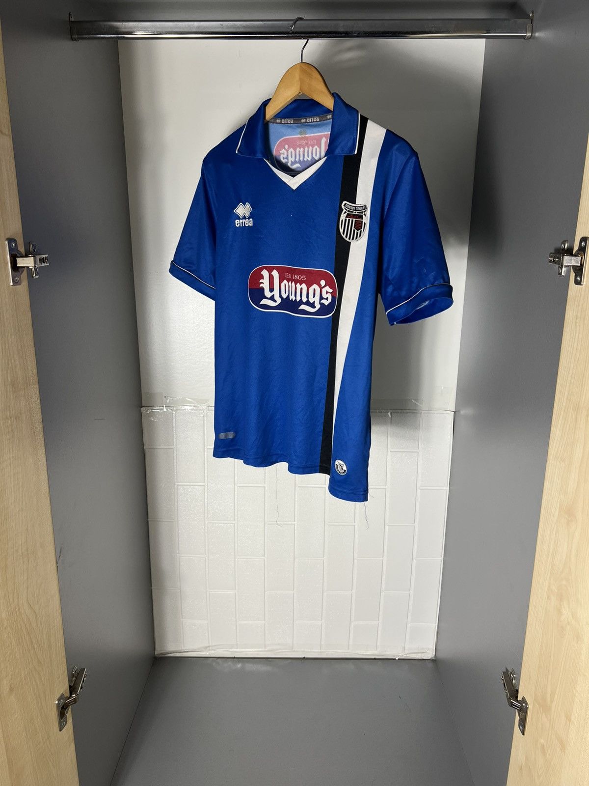 Errea VINTAGE ERREA GRIMSBY TOWN ENGLAND RETRO SOCCER JERSEY 90s Size US M / EU 48-50 / 2 - 5 Thumbnail