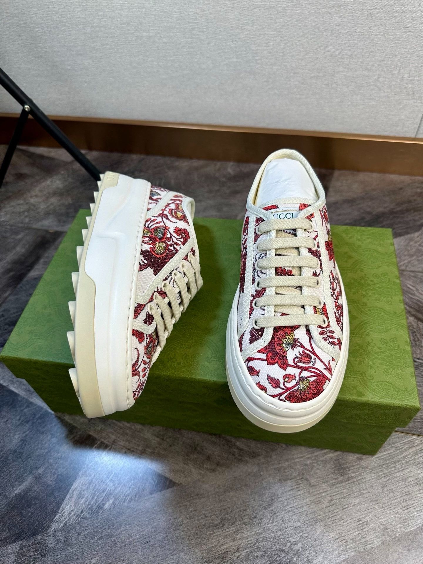 Gucci Gucci Platform Canvas Embroidered Sneakers Size US 5 / IT 35 - 1 Thumbnail
