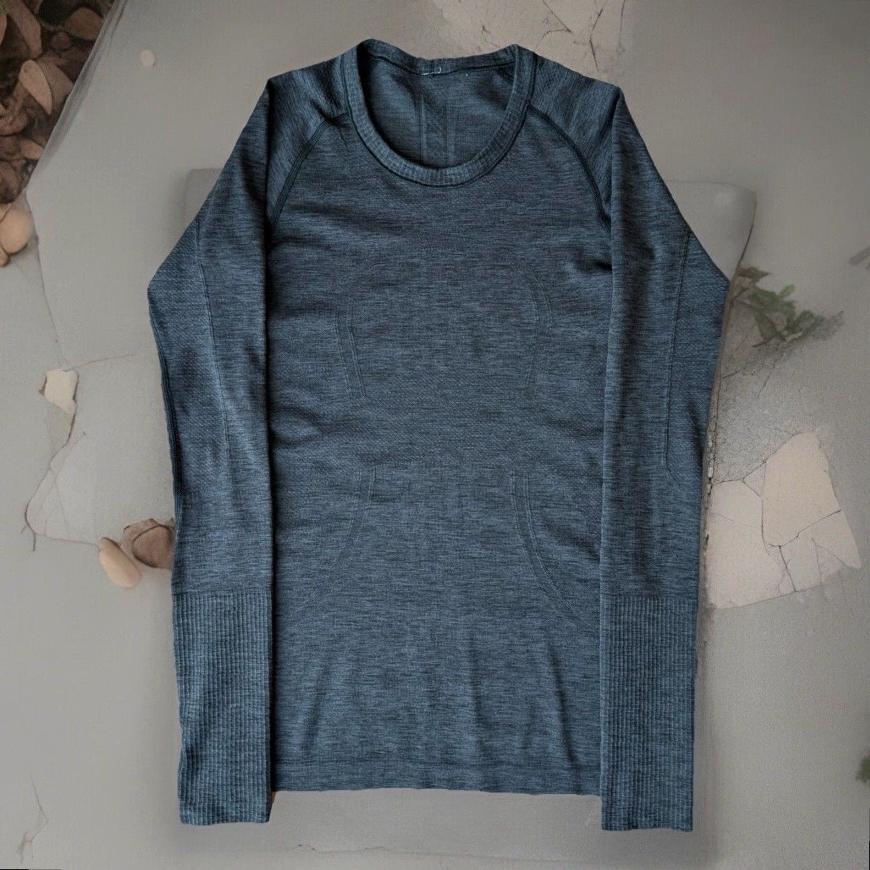 Lululemon Lululemon Metal Vent Shirt 4 Gray Yoga Long Sleeve Athleisure Summer Shirt Womens Size S / US 4 / IT 40 - 2 Thumbnail
