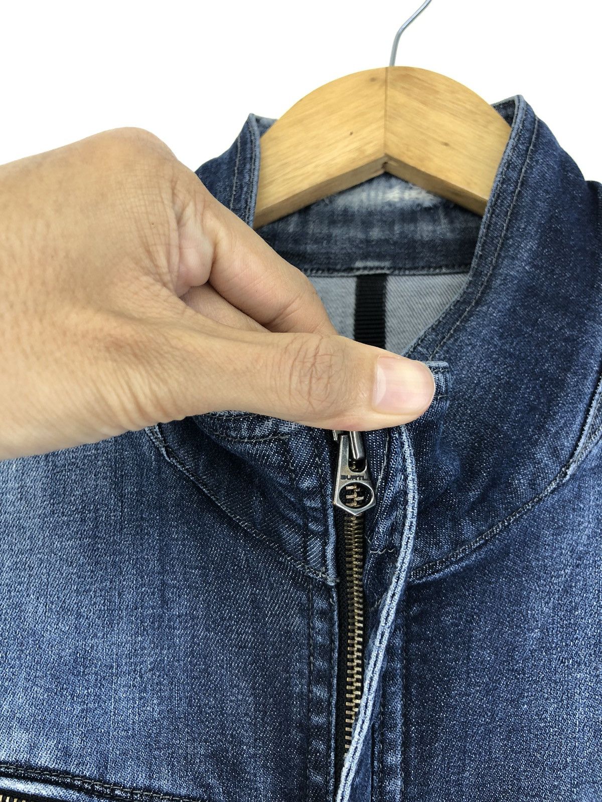 Japanese Brand Vintage Burtle Distressed Denim Workwear Jacket Size US L / EU 52-54 / 3 - 6 Thumbnail