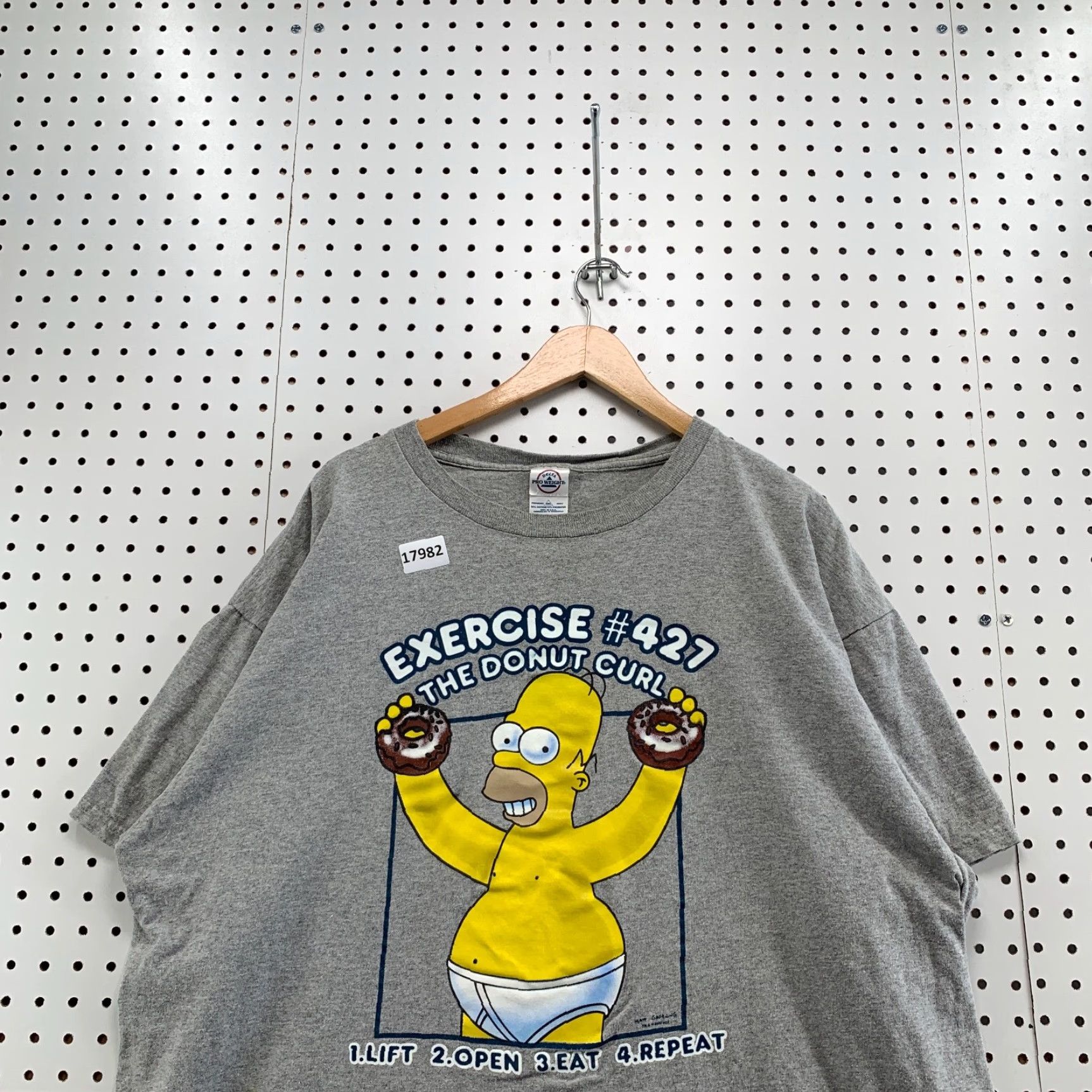 Vintage VINTAGE The Simpsons Funny Naked Workout Graphic T-Shirt Adult 2XL Gray Short Sleeve Cartoon Mens Size US XXL / EU 58 / 5 - 5 Thumbnail
