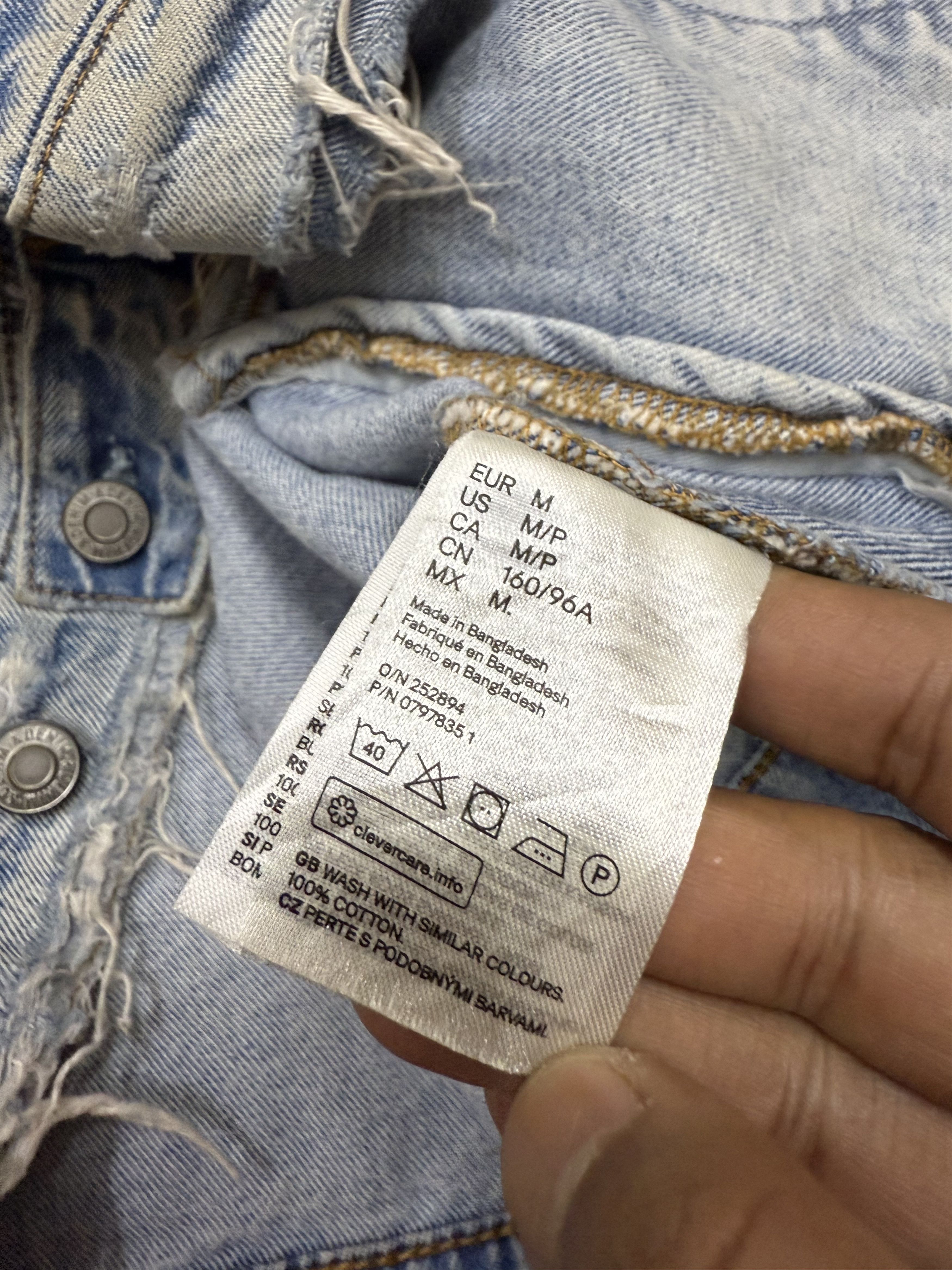 H&M & Denim Distressed Denim Jacket Size US M / EU 48-50 / 2 - 8 Thumbnail
