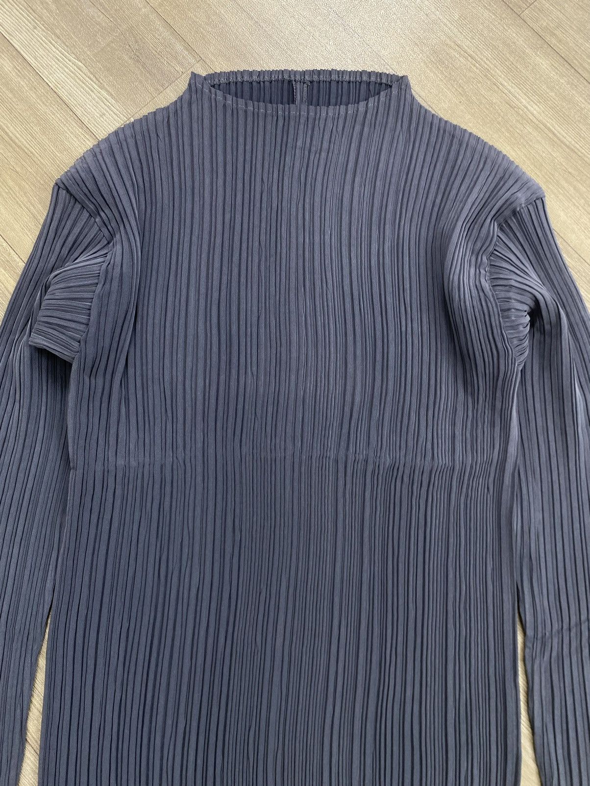Issey Miyake 2000s Issey Miyake SaintGrace Pleats Dark Gray Long Sleeve Size M / US 6-8 / IT 42-44 - 2 Thumbnail