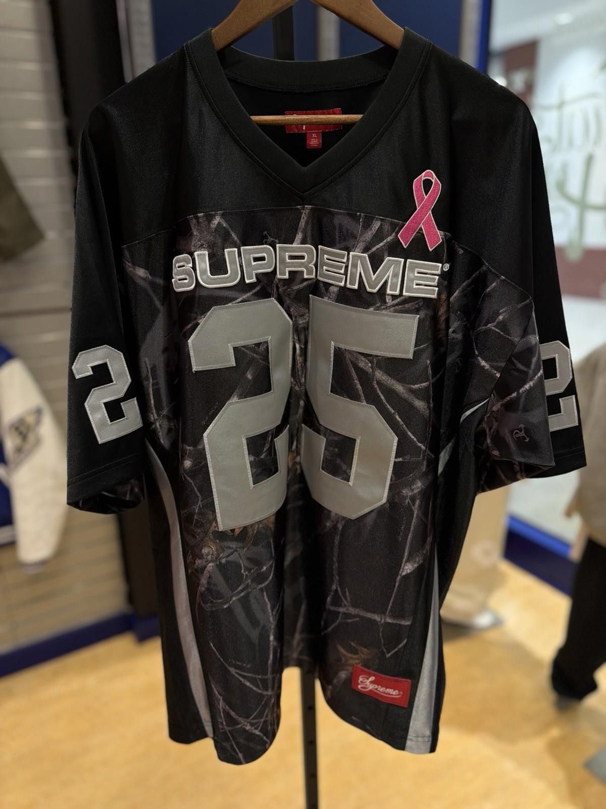 Supreme Supreme Breast Cancer Awareness Football Jersey Realtree XL Size US XL / EU 56 / 4 - 3 Thumbnail