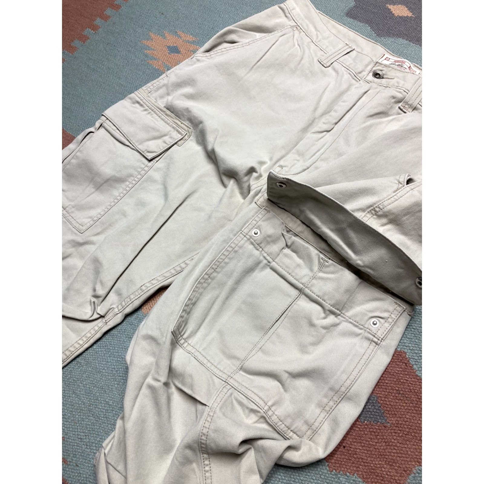 Levi's VINTAGE Levi’s Cargo Pants Chino Twill Khaki Y2K Baggy 35x30 Utility Skater Army Men Size 35 Beige Chino Pants Army Style Baggy 35x30 Size US 35 - 7 Thumbnail