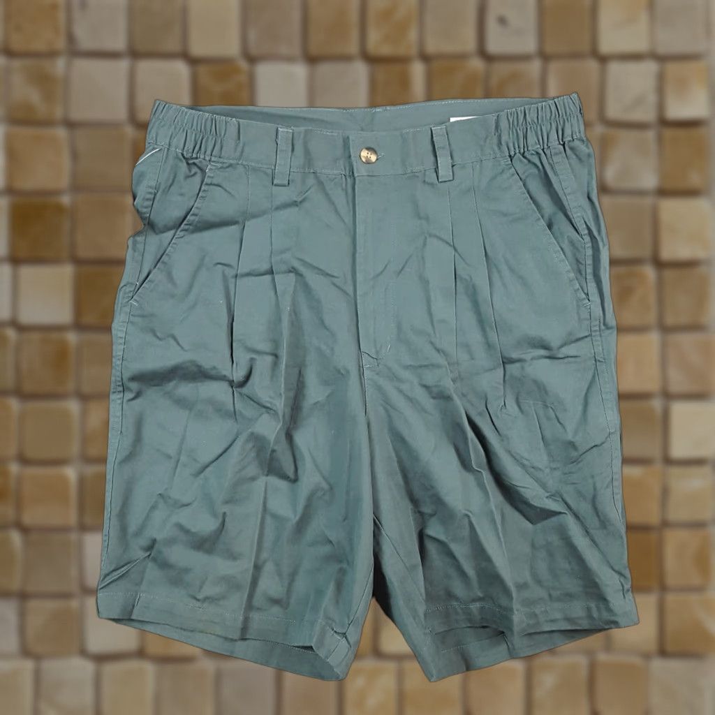 Vintage Vintage Penguin Men's Chino Shorts 32 Green Pleated Front Stretch Waist Summer Casual Retro Y2K Size US 32 / EU 48 - 1 Thumbnail