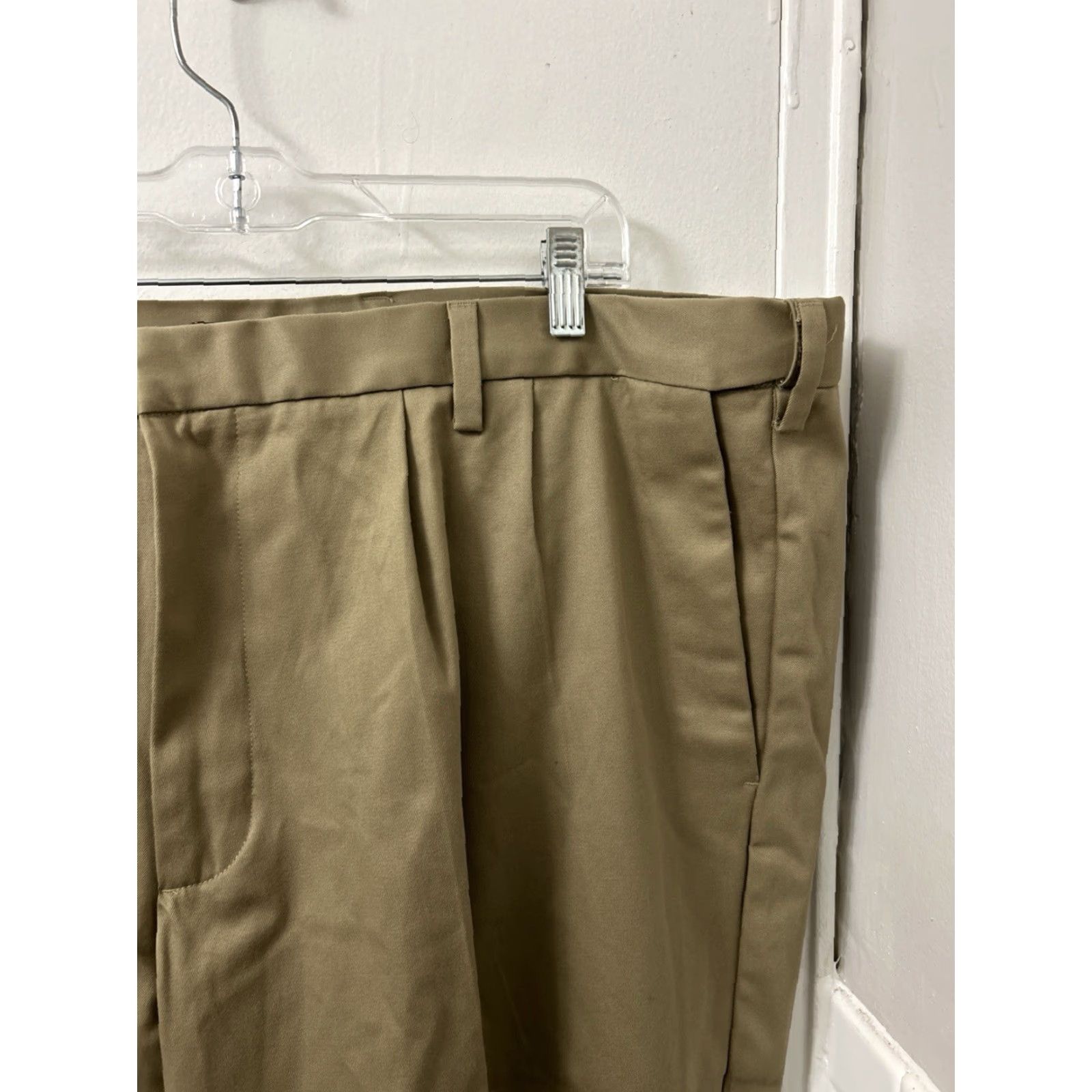 Dockers VINTAGE Dockers Pants Mens 48x30 Beige Signature Khaki Pleated Chino YKK Trousers Size US 32 / EU 48 - 4 Thumbnail