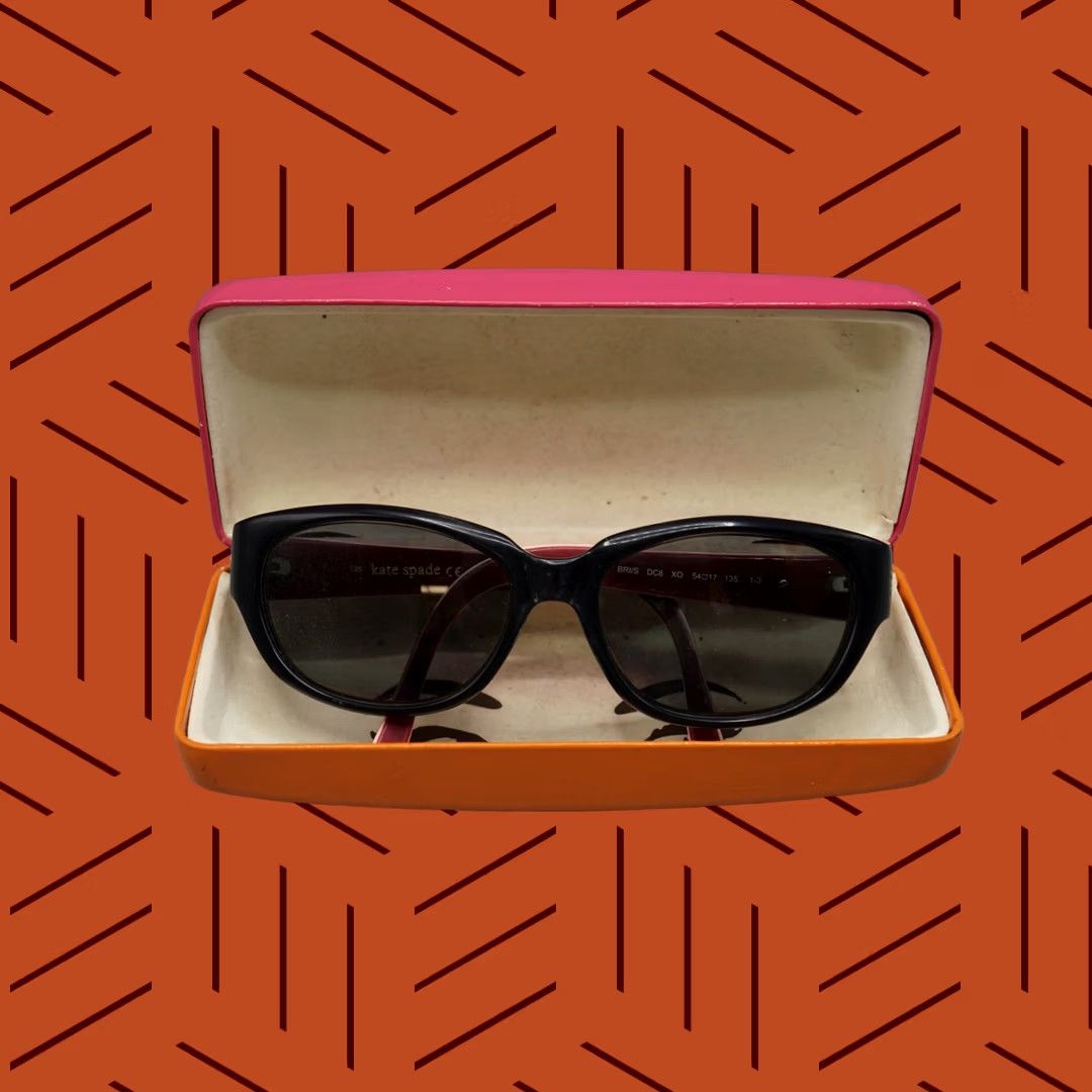 Vintage VINTAGE Kate Spade New York BRI/S Cat Eye Sunglasses 54-17-135 Frames Only Womens Medium Black Red White Retro Designer 2000s Accessories Size ONE SIZE - 1 Thumbnail