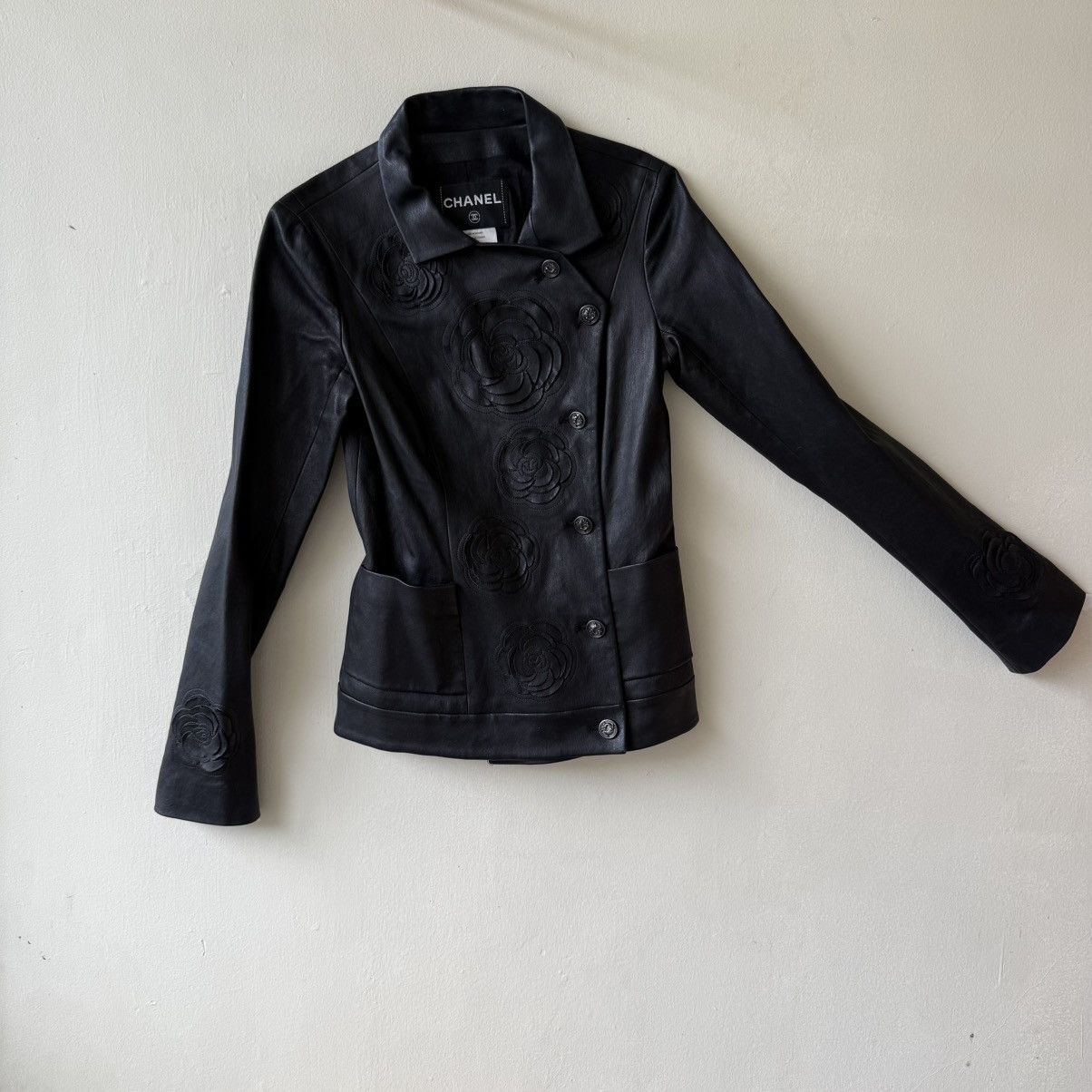 Chanel 13K Chanel 2010 Shanghai Collection Camellia Leather jacket Size XS / US 0-2 / IT 36-38 - 2 Thumbnail