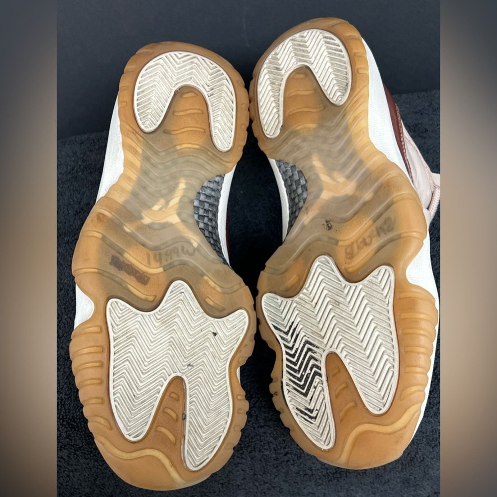 Jordan Brand Nike Air Jordan 11 Retro Rose Gold Women’s Size 8 NICE Size US 8 / IT 38 - 8 Thumbnail
