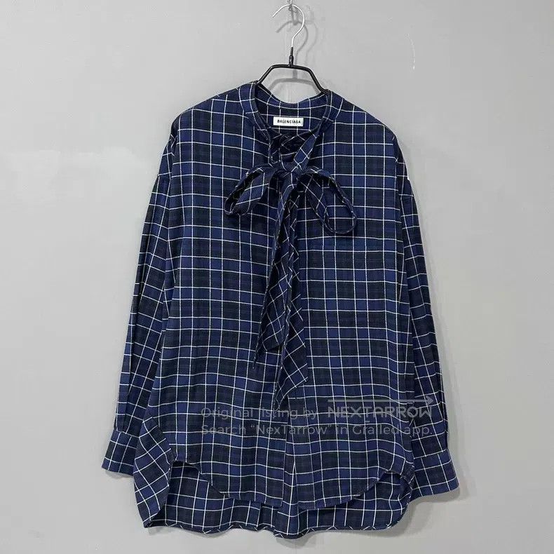 Balenciaga Balenciaga Bow Back Logo Shirt Size 4XL / US 24-26 - 1 Thumbnail