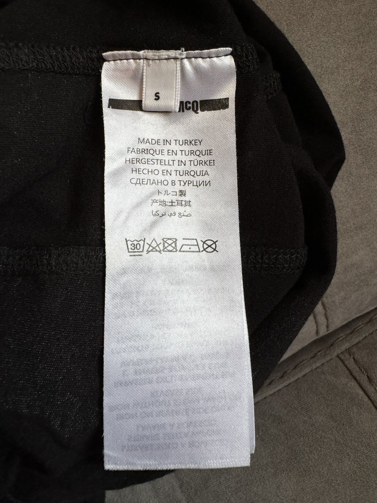 Alexander McQueen ALEXANDER MCQUEEN tshirt SEE sizes IN PHOTOS BY TAPE MEASURE Size US S / EU 44-46 / 1 - 22 Thumbnail