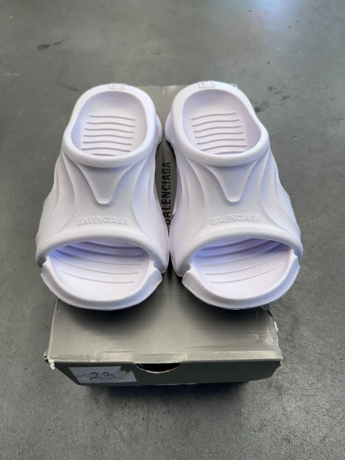 Balenciaga Balenciaga Mold Slide Sandals White Size 39 / US 9 Size US 9 / EU 42 - 2 Thumbnail