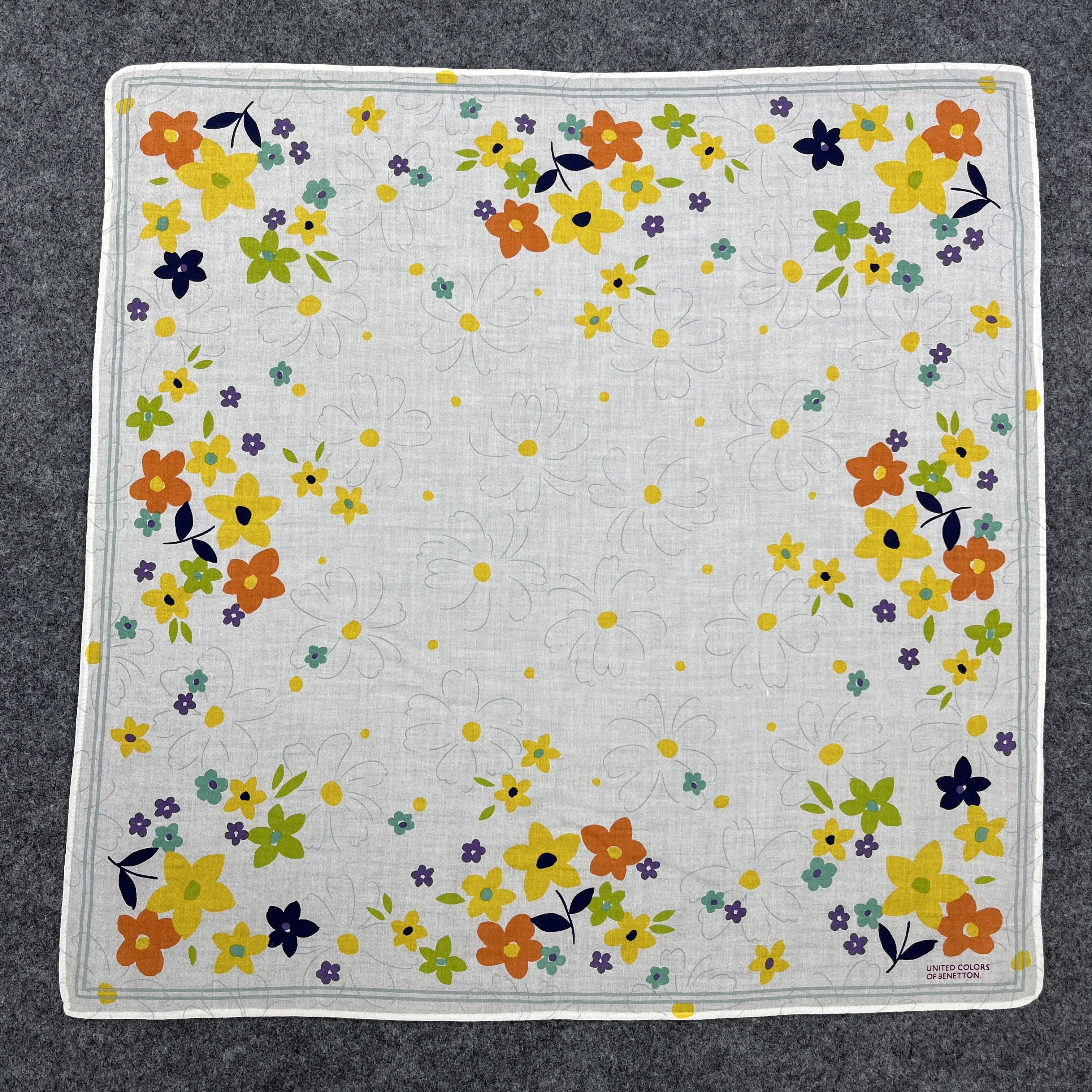 United Colors Of Benetton United Colors Of Benetton Handkerchief / Neckerchief B1122 Size ONE SIZE - 2 Thumbnail
