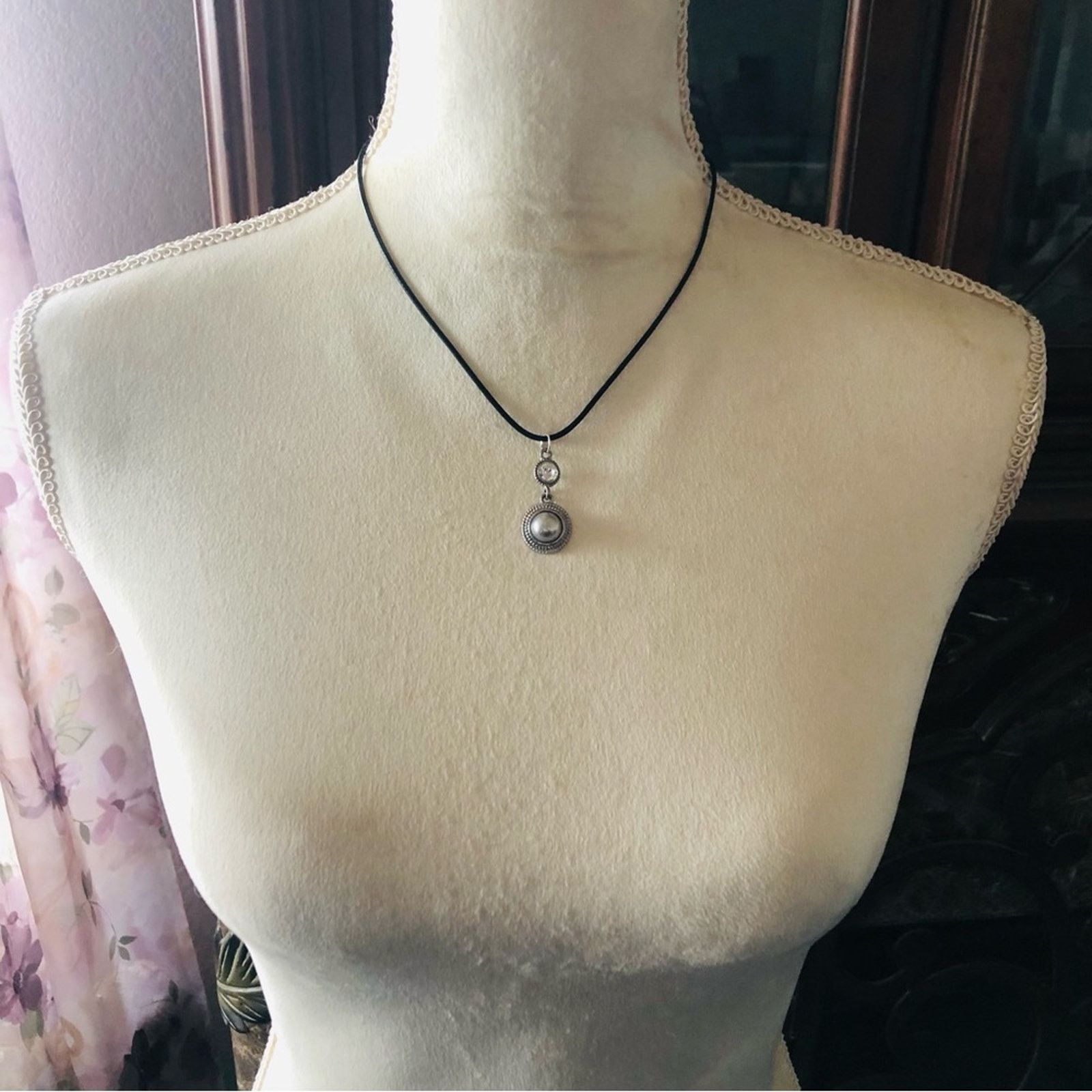 Jewelry Silver pearl glass stone pendant on leather cord necklace Size ONE SIZE - 5 Thumbnail