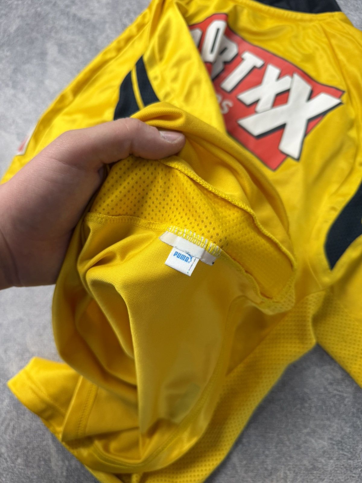 Puma Puma BSC Young Boys 2000s Home Jersey / OBI Sponsor Patch Size US M / EU 48-50 / 2 - 14 Thumbnail