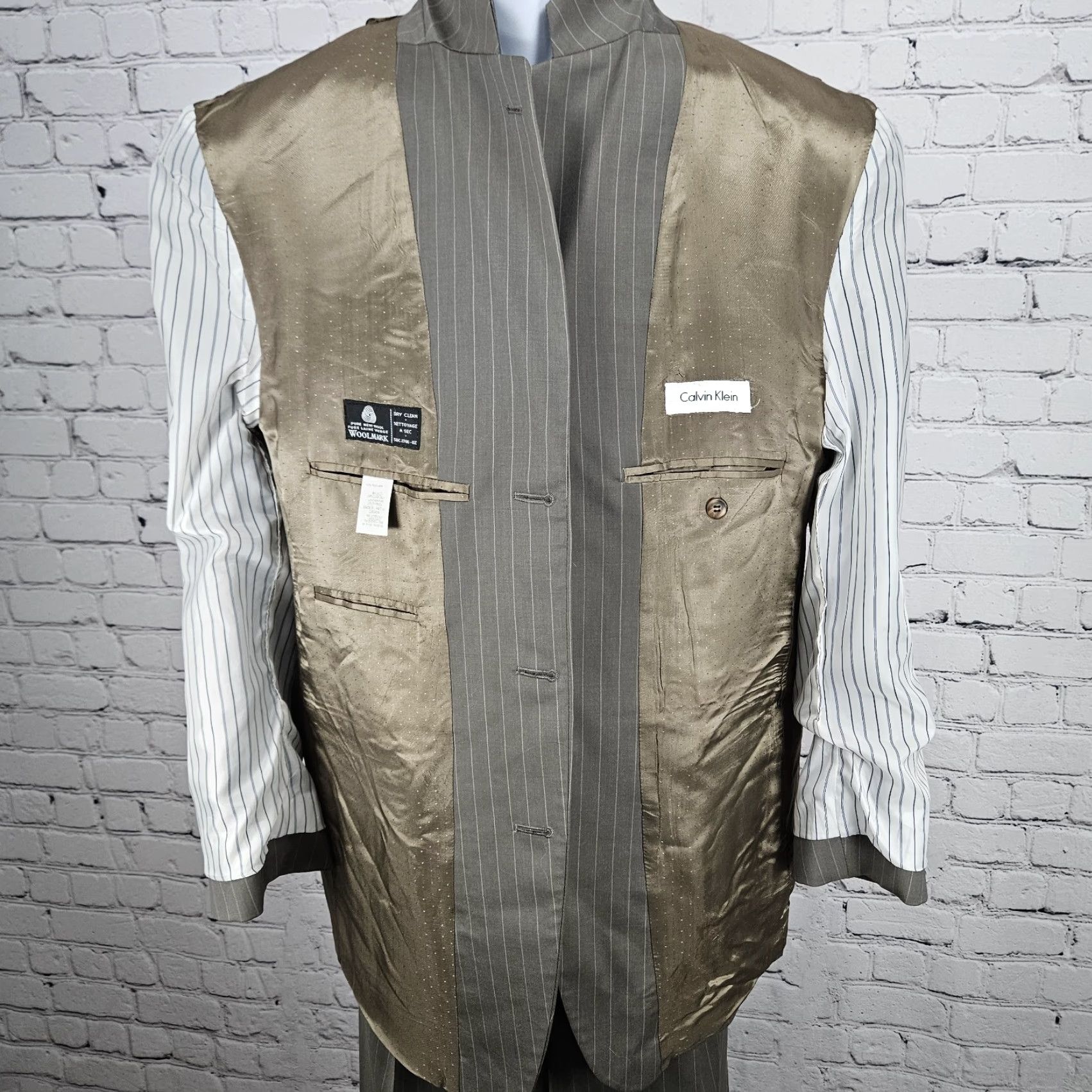 Calvin Klein Calvin Klein Grey 100% Wool Striped Full Pant Suit 2 Piece Set 42R Mens Suit Shirt? Size 42R - 6 Thumbnail