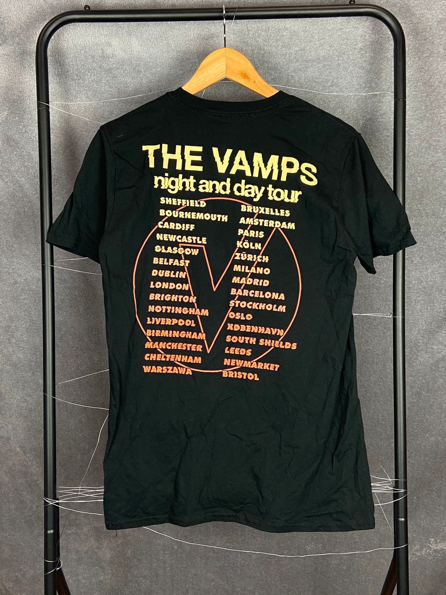 Vintage The Vamps Tour Tee – Gildan Black M Night and Day Size US M / EU 48-50 / 2 - 4 Thumbnail