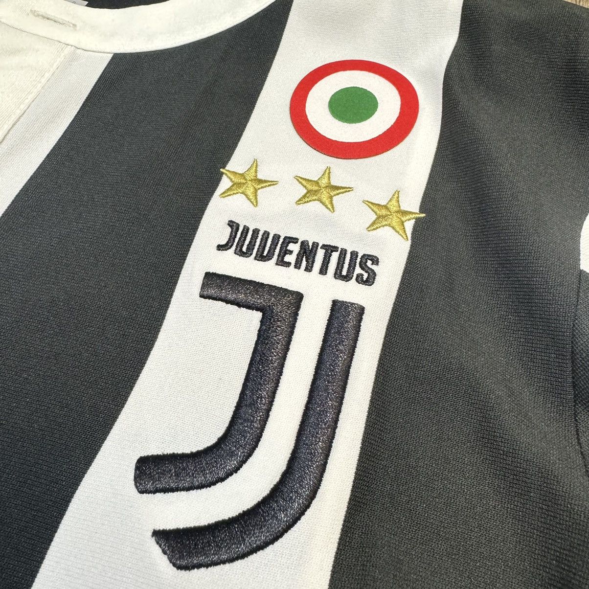 Adidas (Youth size)Juventus 17/18 home shirt #10 Dybala Size US S / EU 44-46 / 1 - 5 Thumbnail