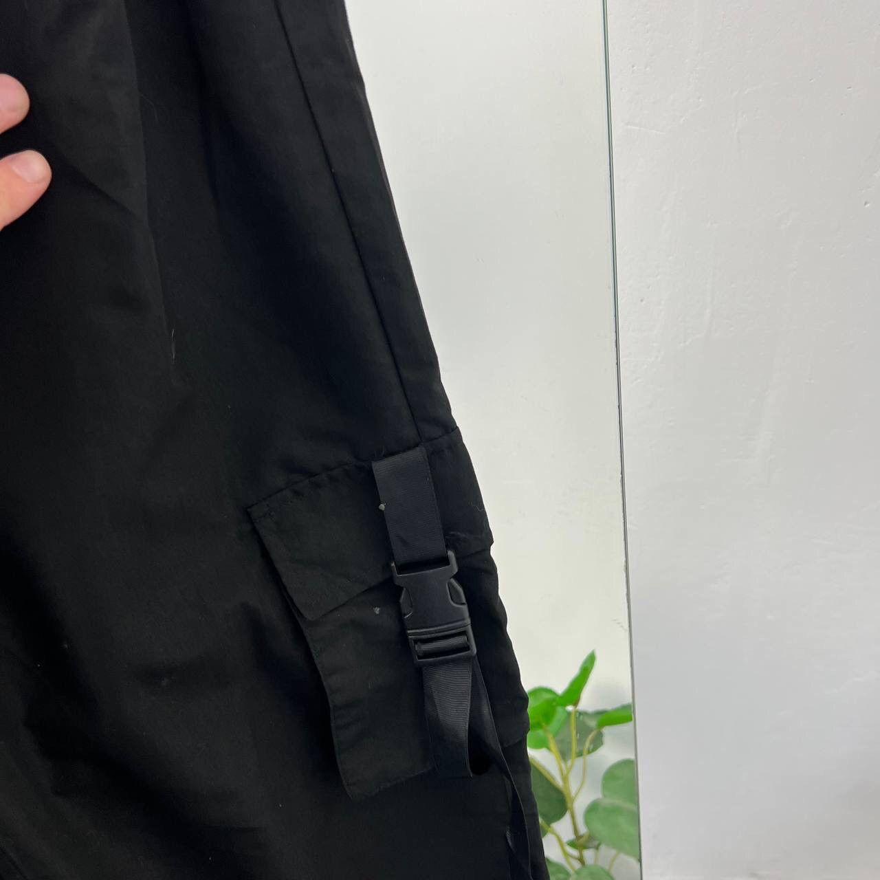 Japanese Brand Japanese Baggy Cargo Parachute Y2k Style Black Multi Pocket Size 30" / US 8 / IT 44 - 4 Thumbnail