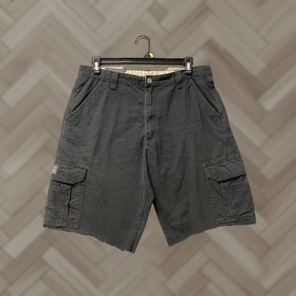 Wrangler VINTAGE Wrangler Cargo Shorts Men Khaki Black Relaxed Fit 36 Casual Cotton Blend Summer Fall Spring Size US 36 / EU 52 - 1 Thumbnail