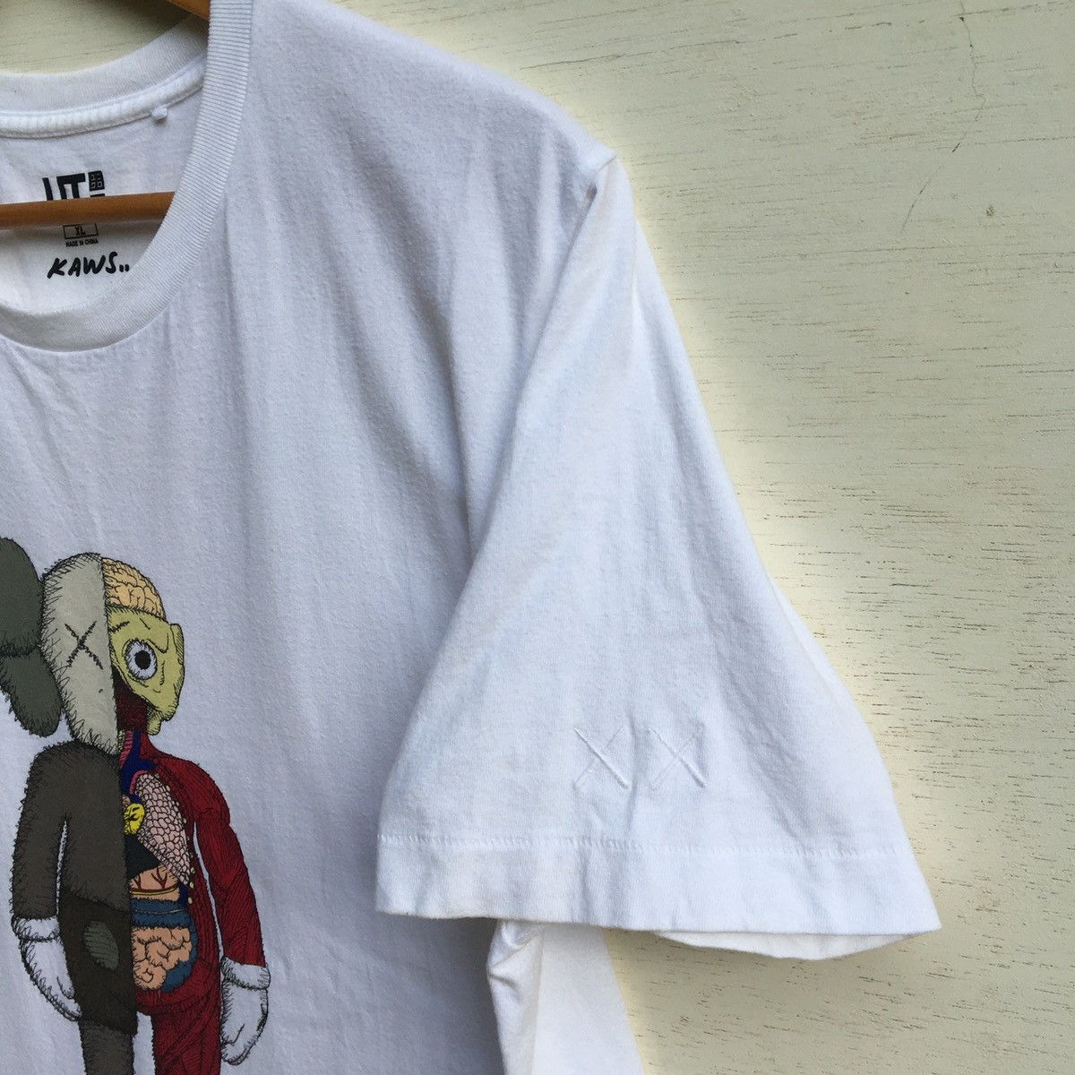 Japanese Brand Vintage Uniqlo X Kaws Tee White XL Size US XL / EU 56 / 4 - 10 Thumbnail