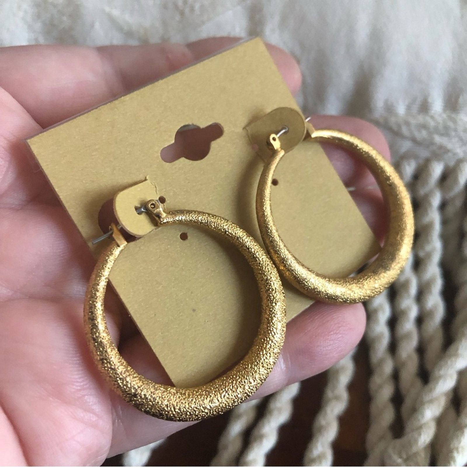 Vintage Vintage textured finish gold hoop pierced earrings Size ONE SIZE - 2 Thumbnail