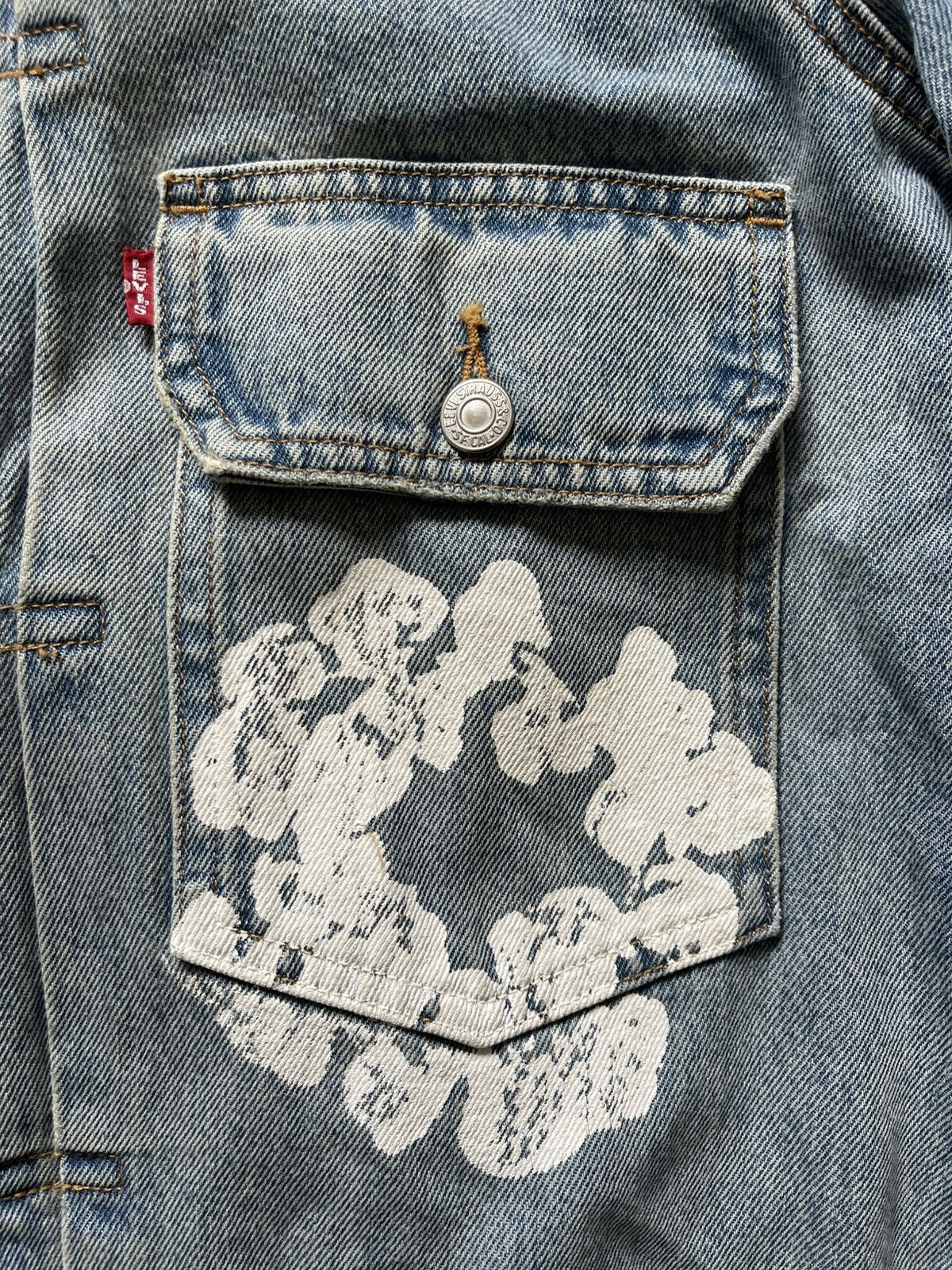 DENIM TEARS × Levi's Denim Tears x Levis Type II Wreath Blue Denim Trucker Jacket Size US XL / EU 56 / 4 - 2 Thumbnail