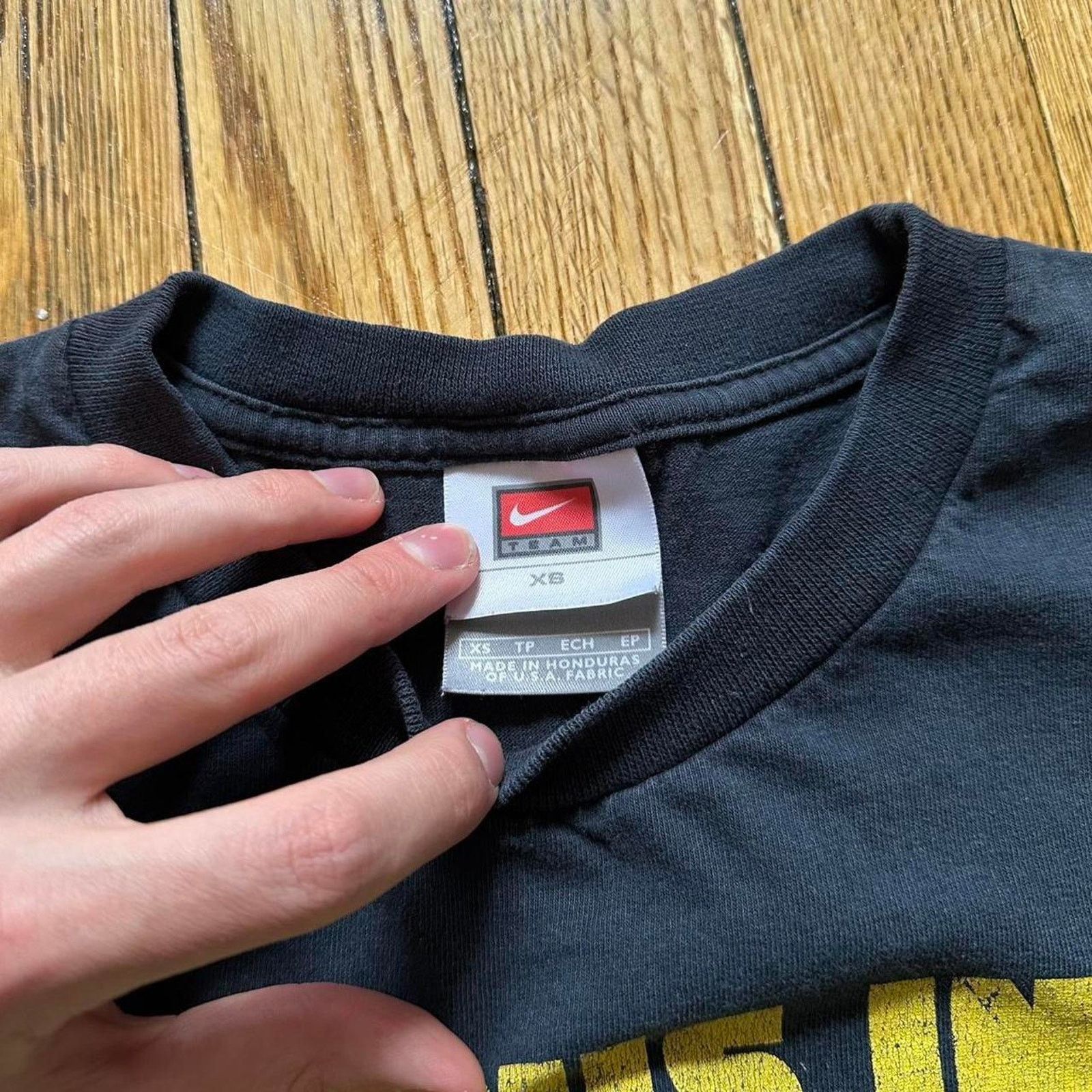 Nike Vintage 2006 Y2K Black Faded Team Nike New York Tennis Tee Size XS / US 0-2 / IT 36-38 - 6 Thumbnail
