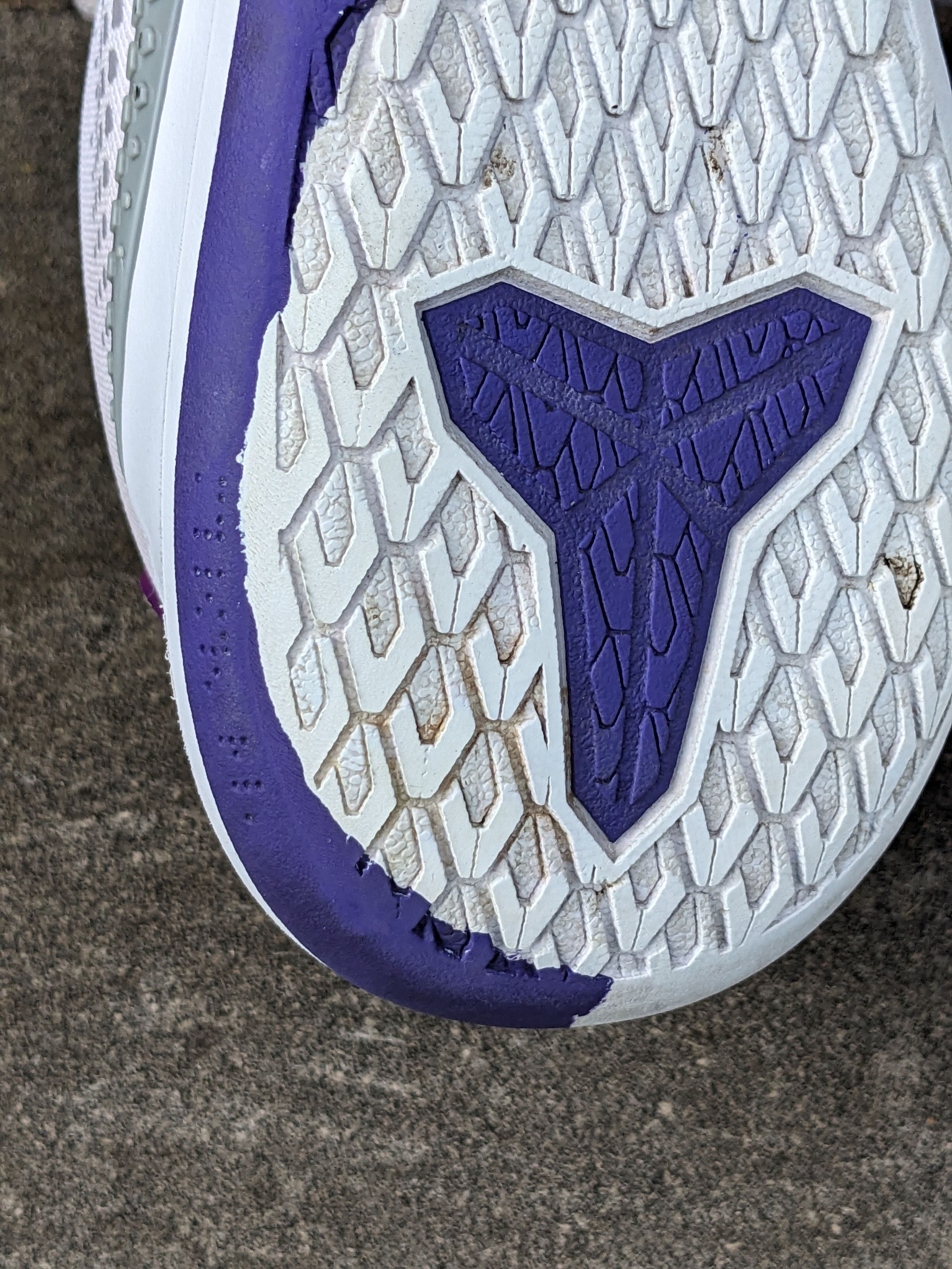 Nike Nike Kobe Bryant Mamba Fury Lakers Men’s Size 13 CK2087-101 Size US 13 / EU 46 - 9 Thumbnail