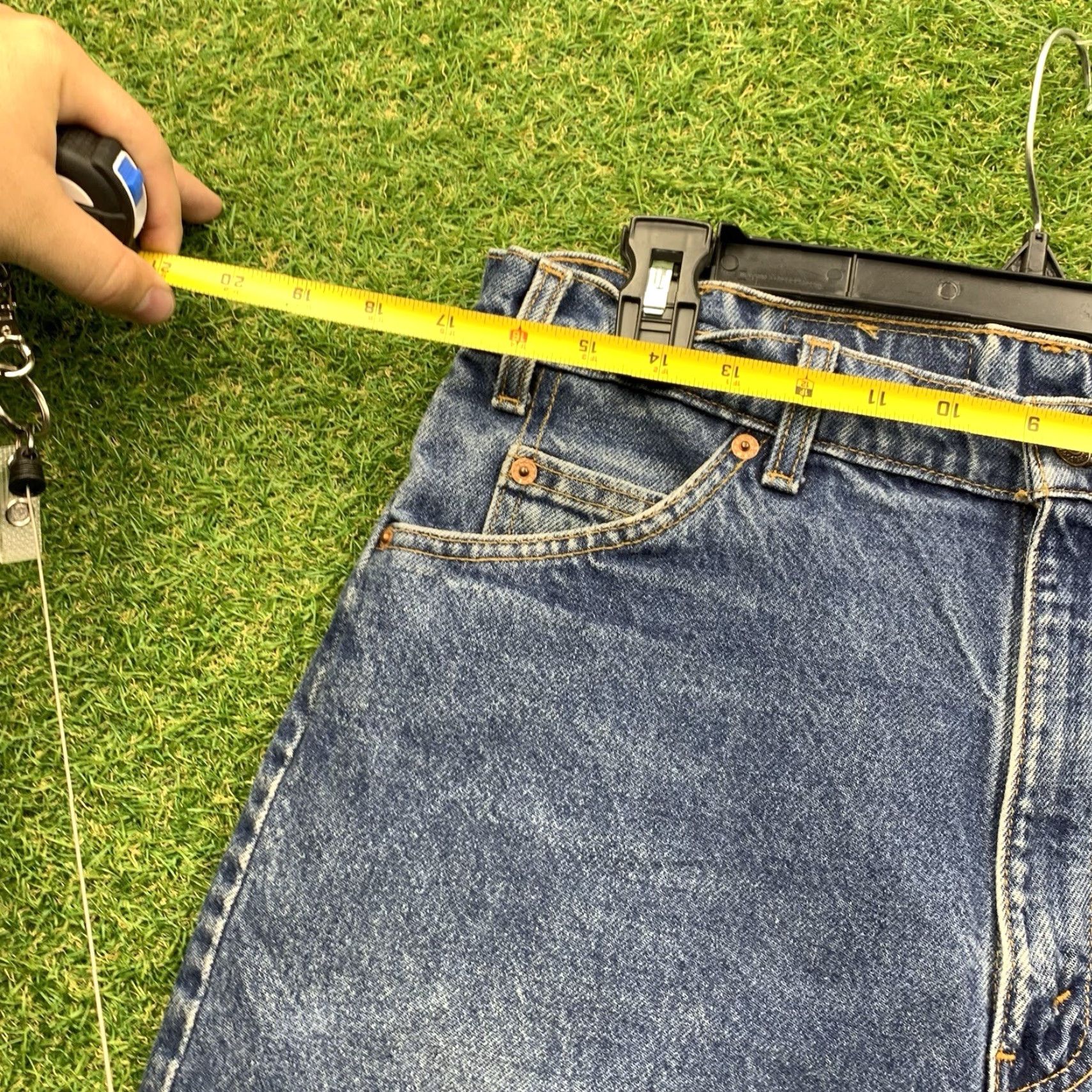 Levi's VINTAGE Levi's 550 Jean Shorts Mens 36 Bermuda Denim Dark Blue Relaxed Fit 9in Inseam 5-Pocket Y2K 90s Grunge Hip Hop Skater Baggy Size US 36 / EU 52 - 5 Thumbnail