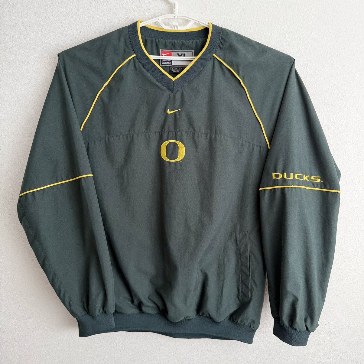 Nike Vintage Y2K Nike Oregon Ducks V-Neck Pullover Men’s XL Green Size US XL / EU 56 / 4 - 1 Thumbnail
