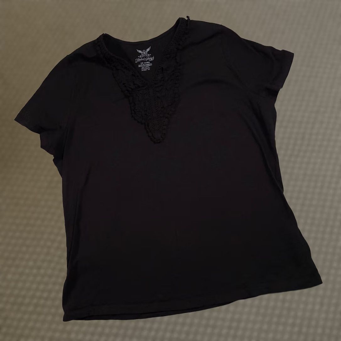 Faded Glory Faded Glory T Shirt Women's 1X 16W Plus Black Short Sleeve V Neck Embroidered Crewneck? Size XL / US 12-14 / IT 48-50 - 1 Thumbnail